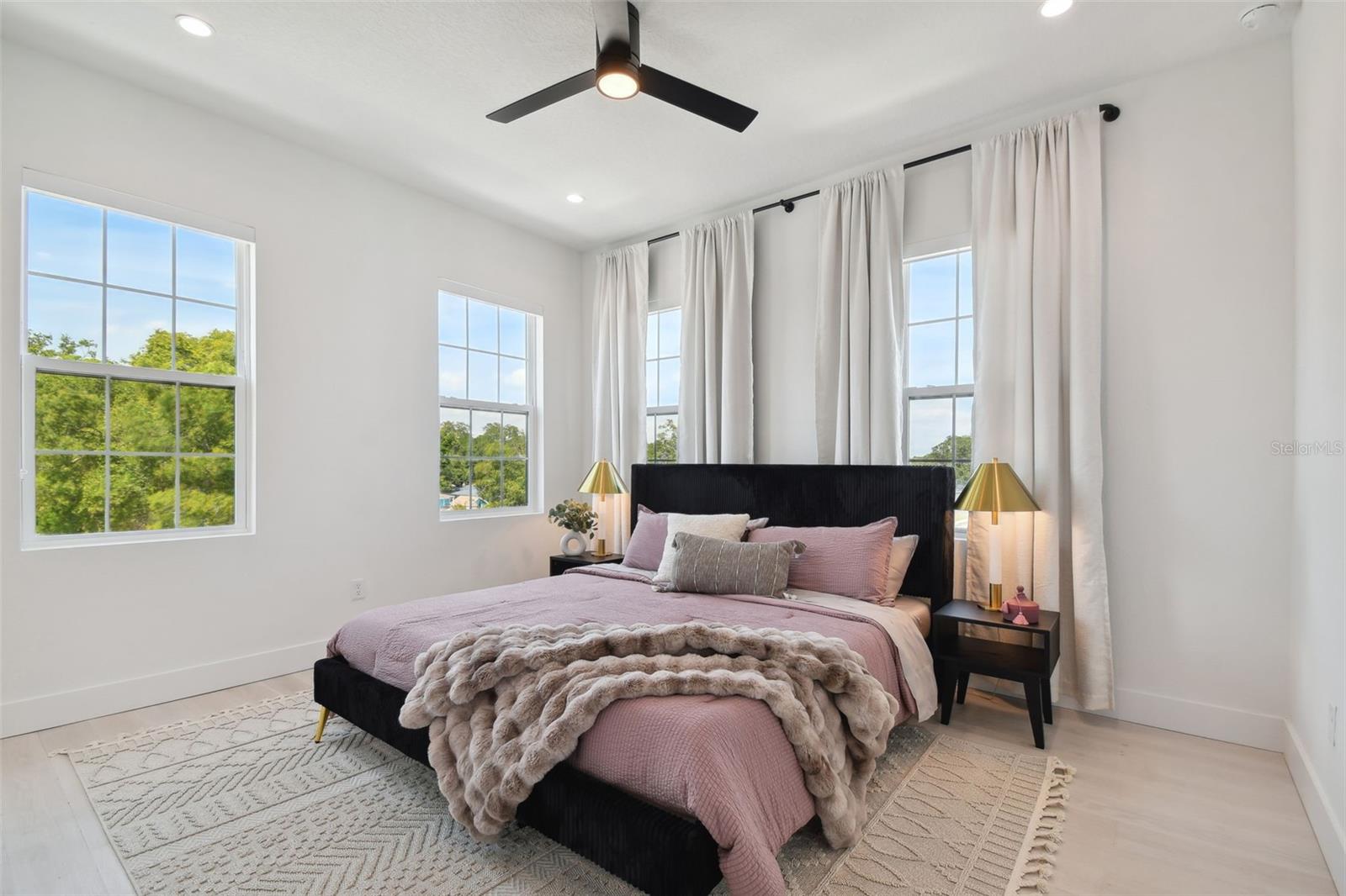 Image 41 of 60 For 2724 5th Avenue S