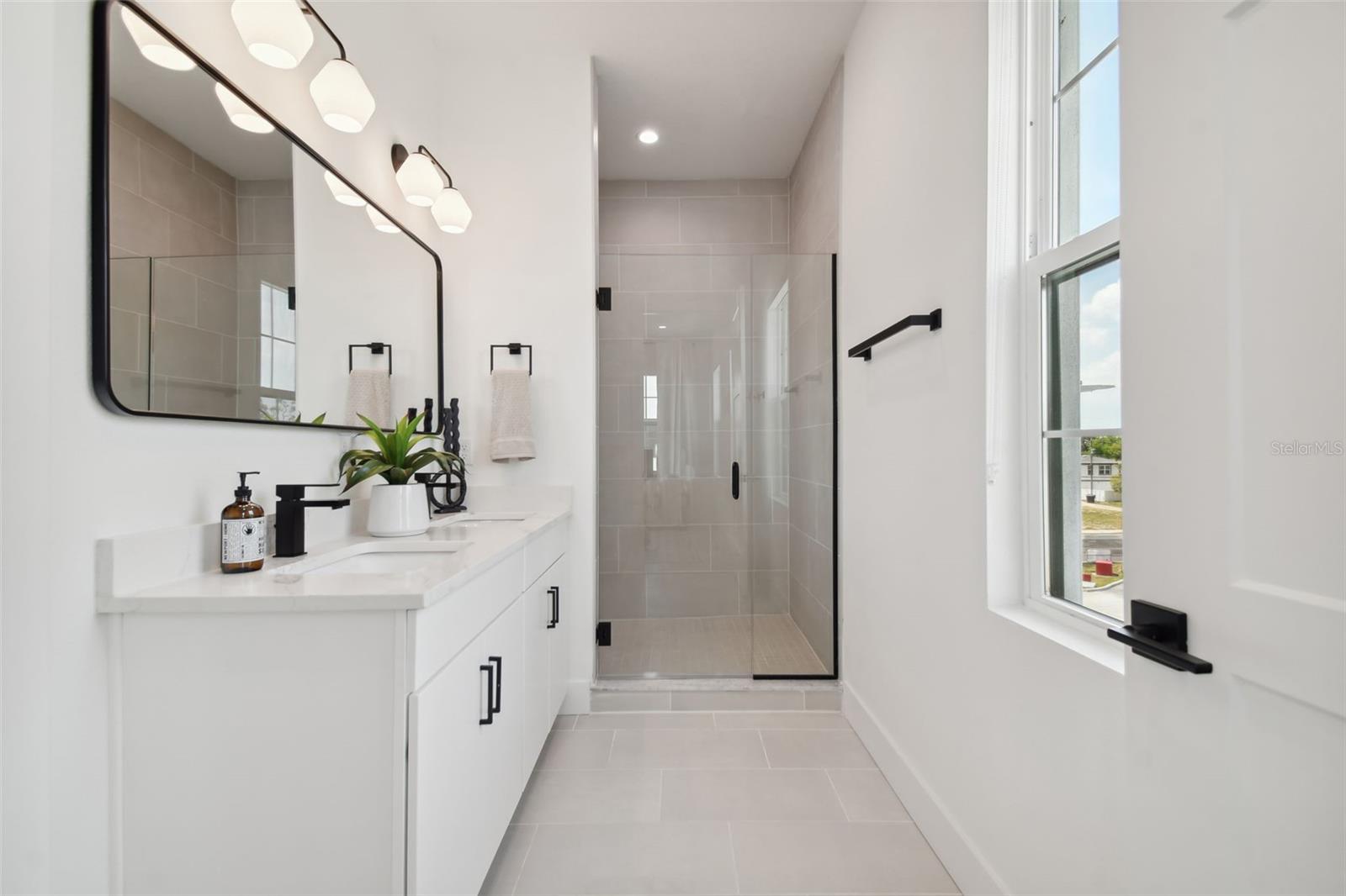 Image 6 of 60 For 2724 5th Avenue S