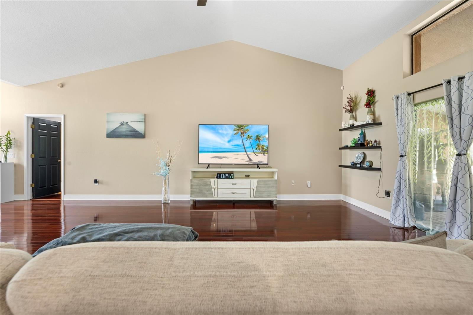 Image 15 of 63 For 14207 Cornewall Lane
