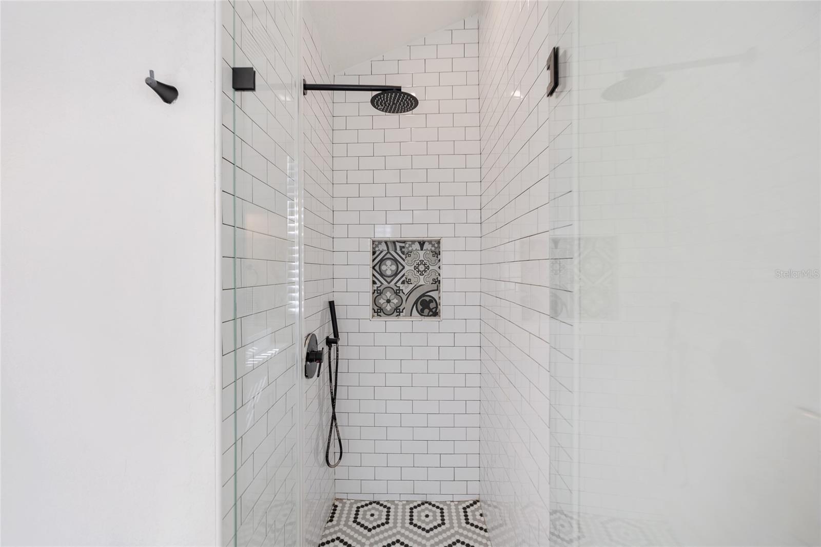 Listing photo id 18 for 800 Genesee Street