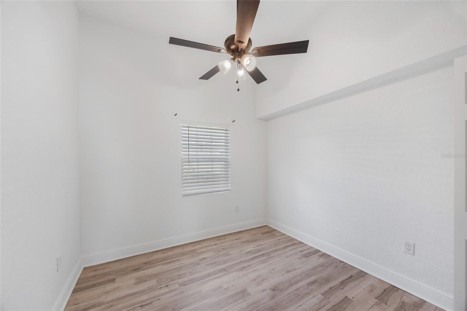 Listing photo id 19 for 800 Genesee Street