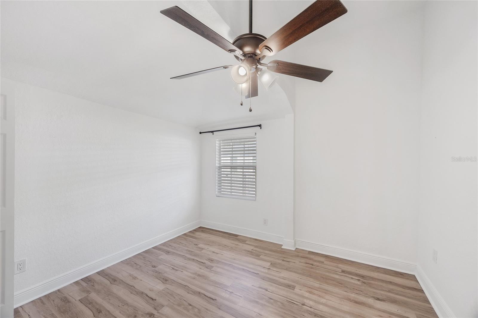 Listing photo id 21 for 800 Genesee Street