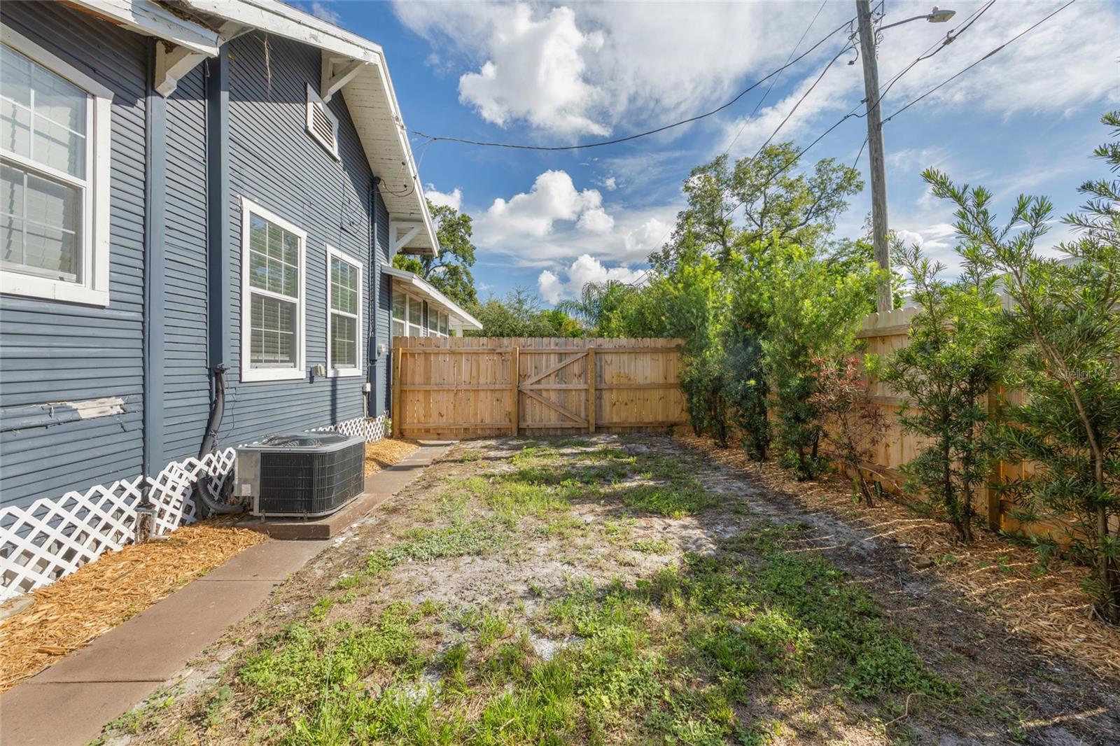 Listing photo id 24 for 800 Genesee Street