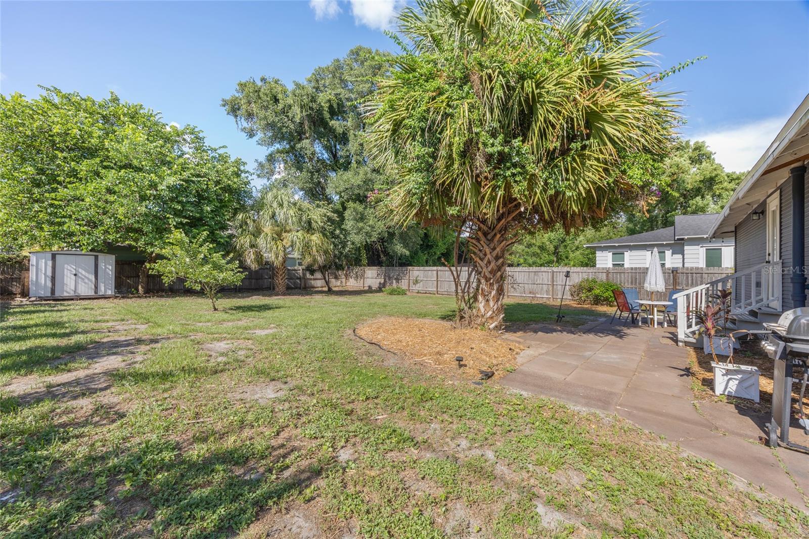 Listing photo id 25 for 800 Genesee Street
