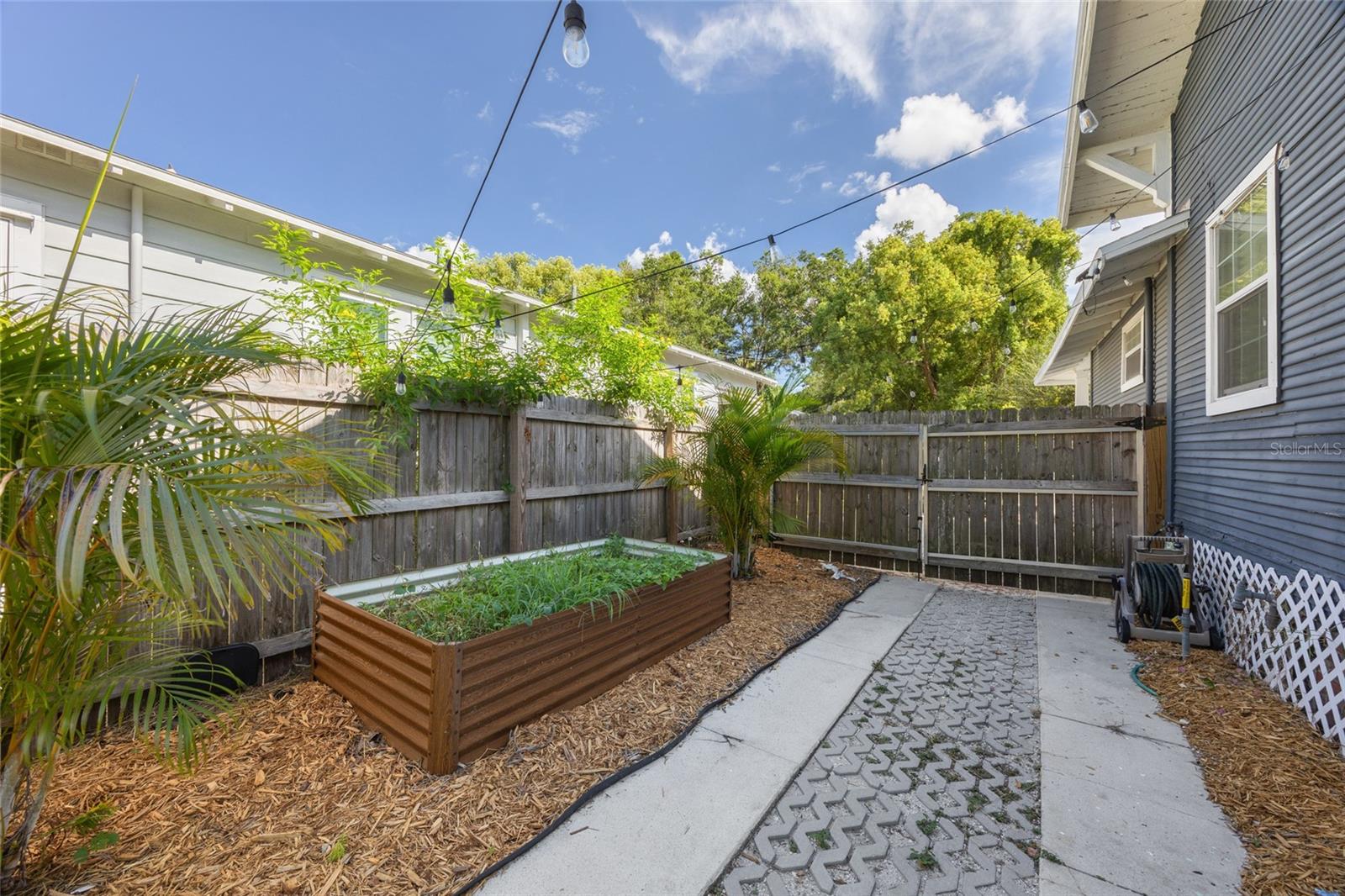 Listing photo id 27 for 800 Genesee Street