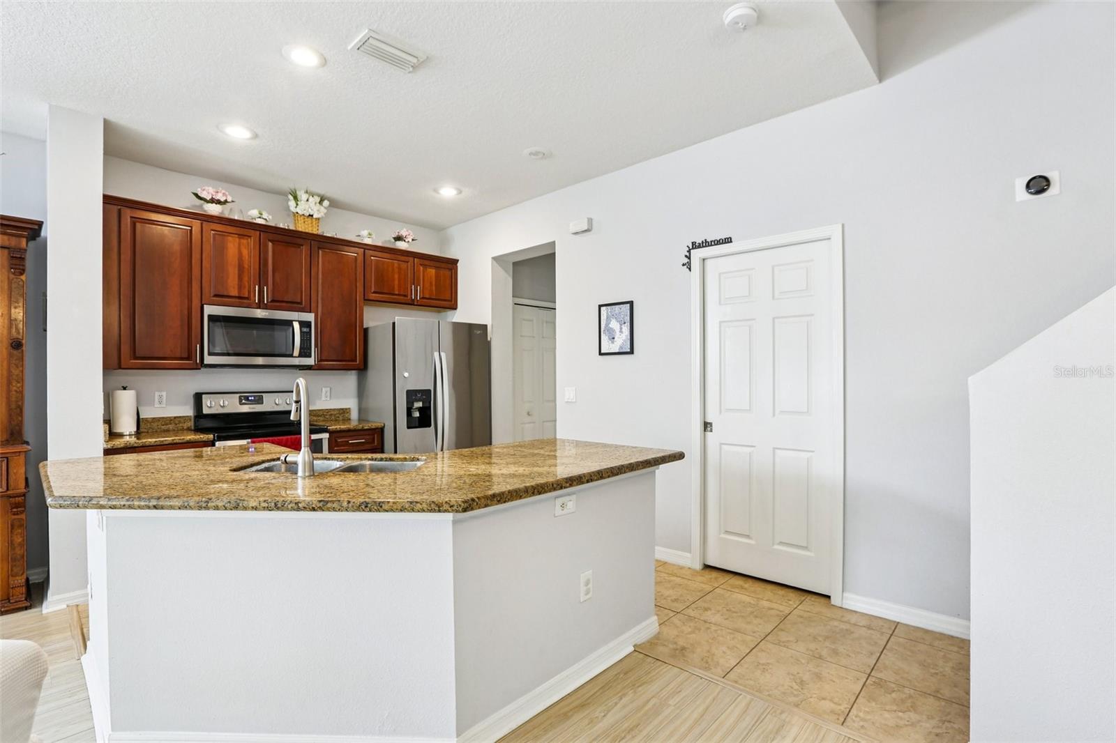 Image 6 of 29 For 7435 Arlington Grove Circle