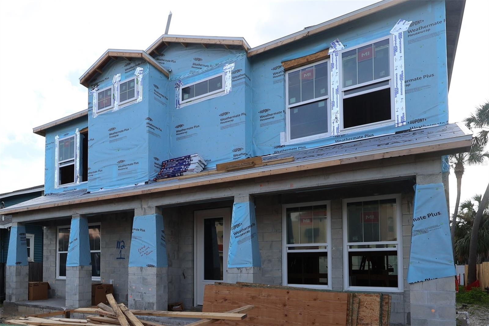 Image 2 of 9 For 112 Melville Avenue 2