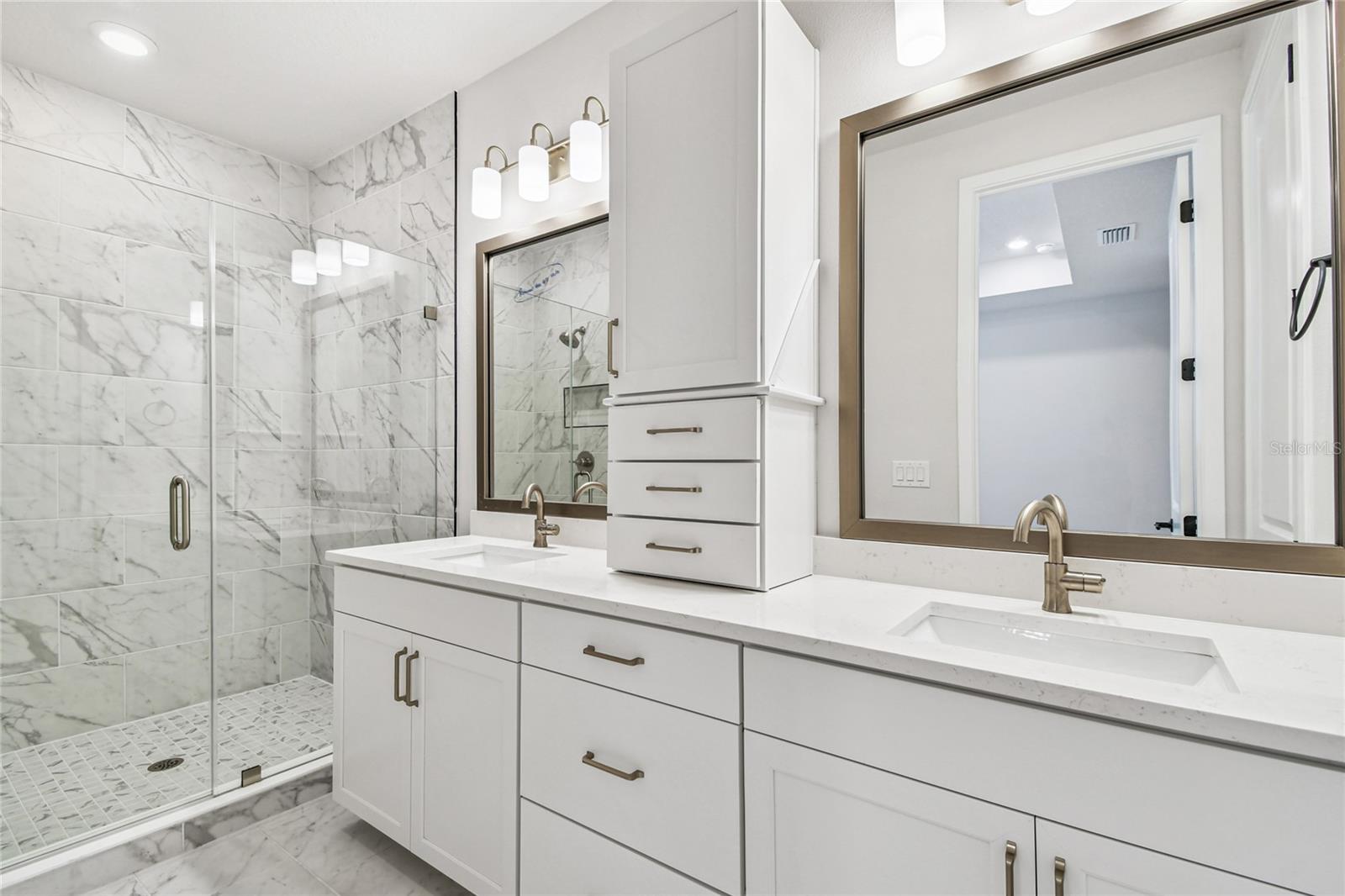 Image 27 of 44 For 112 Melville Avenue 2