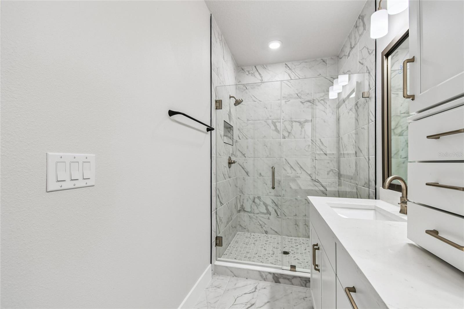 Image 28 of 44 For 112 Melville Avenue 2