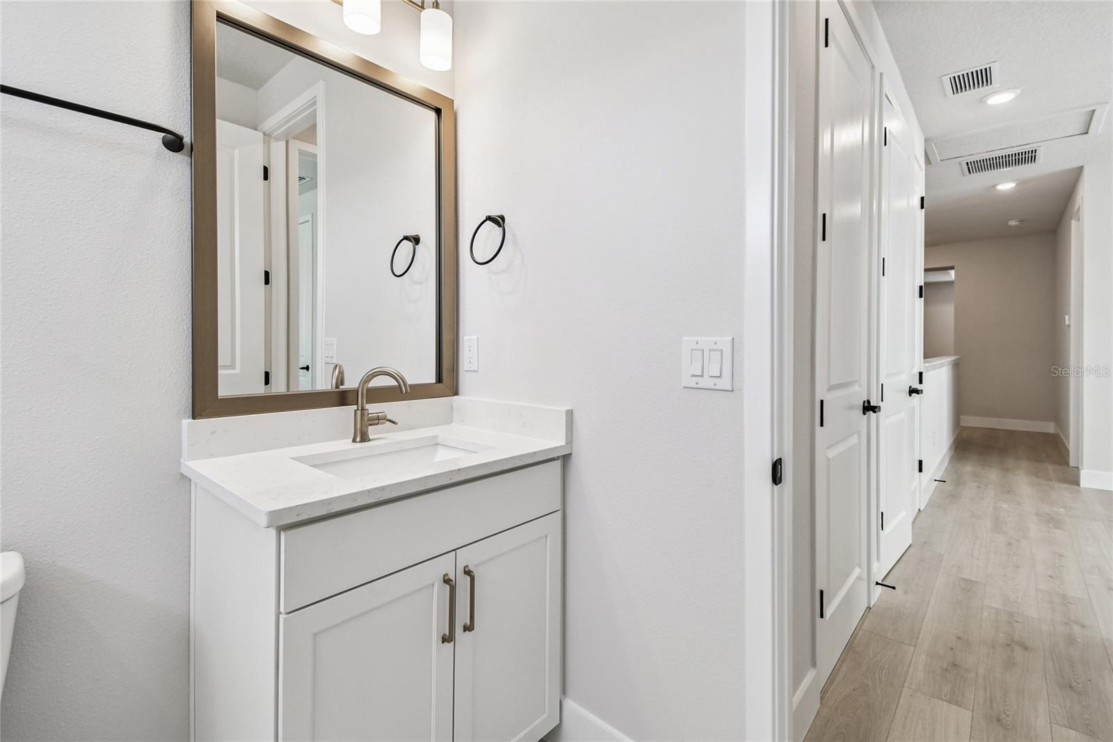 Image 33 of 44 For 112 Melville Avenue 2