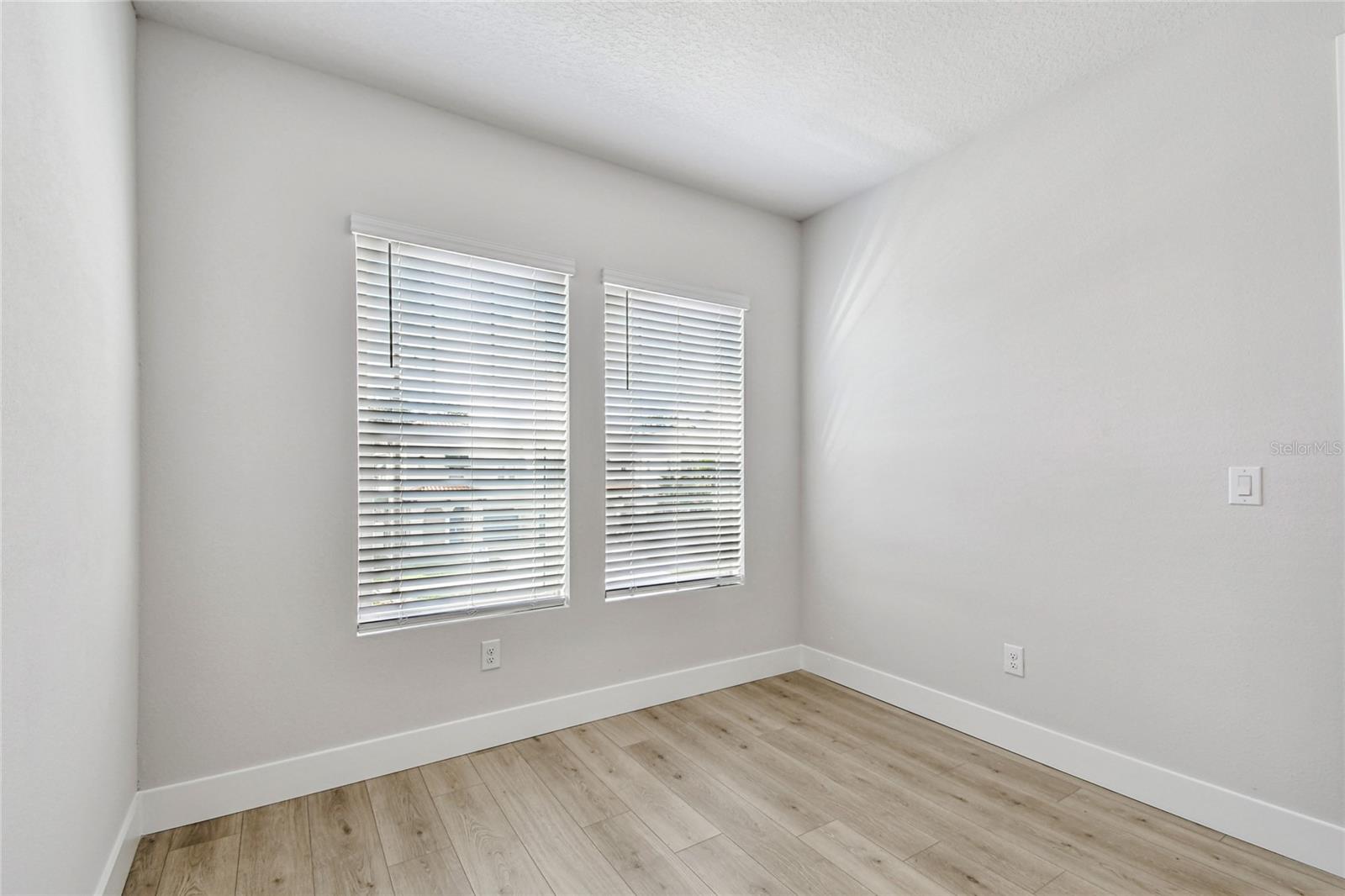 Image 34 of 44 For 112 Melville Avenue 2