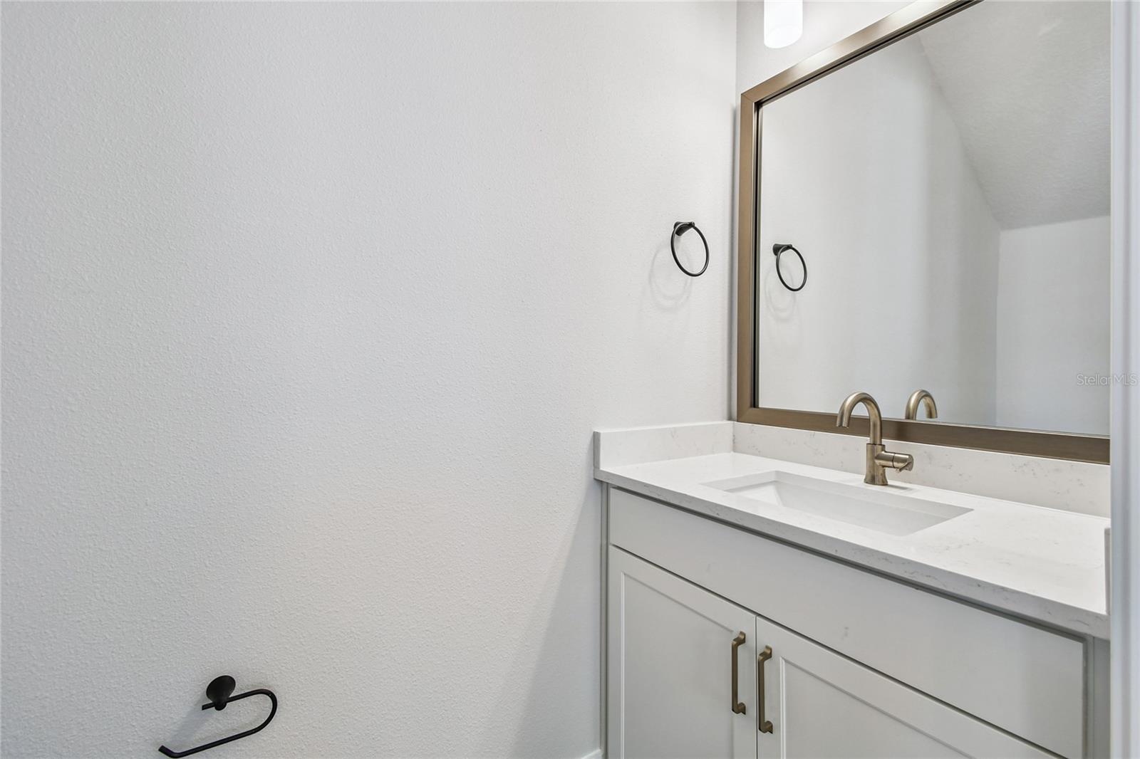 Image 36 of 44 For 112 Melville Avenue 2