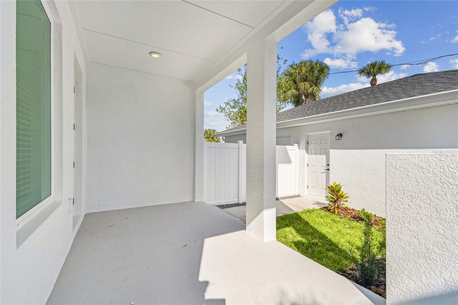 Image 38 of 44 For 112 Melville Avenue 2