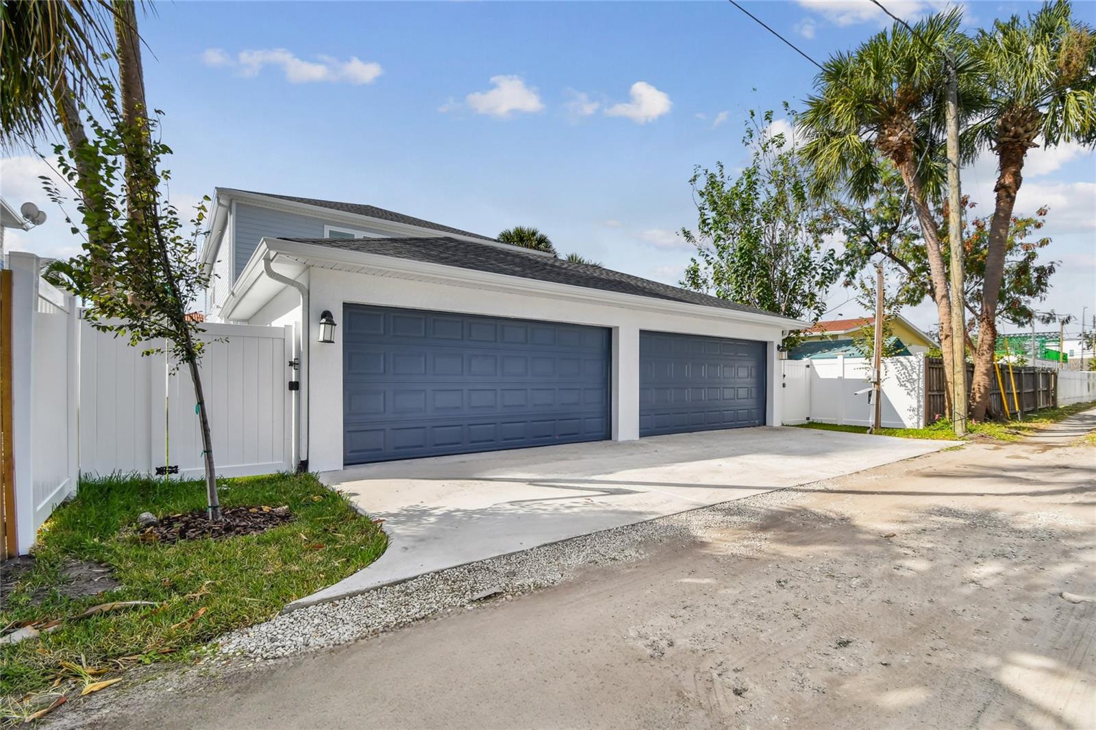 Image 42 of 44 For 112 Melville Avenue 2