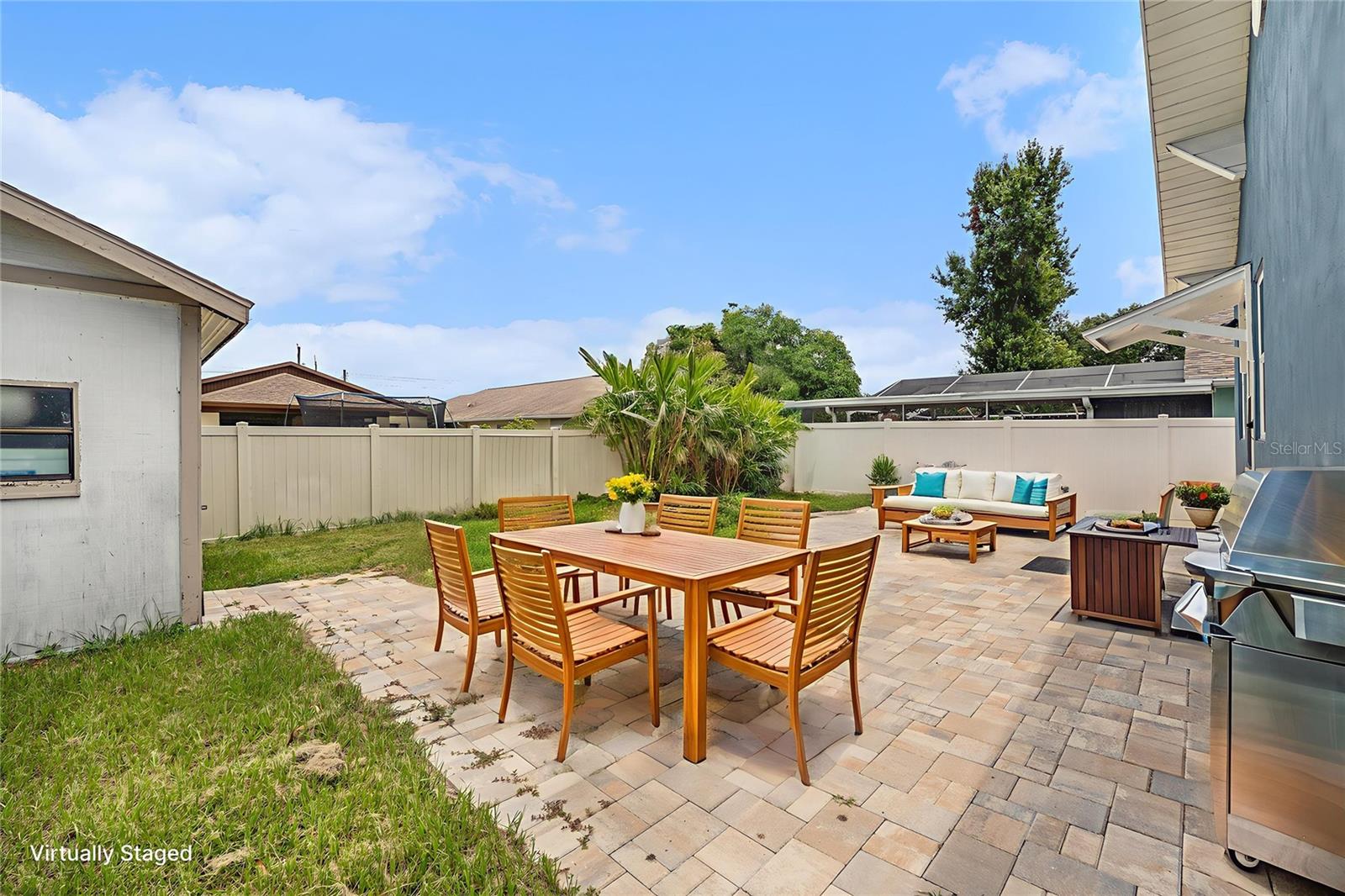 Listing photo id 31 for 7012 Hubert Avenue