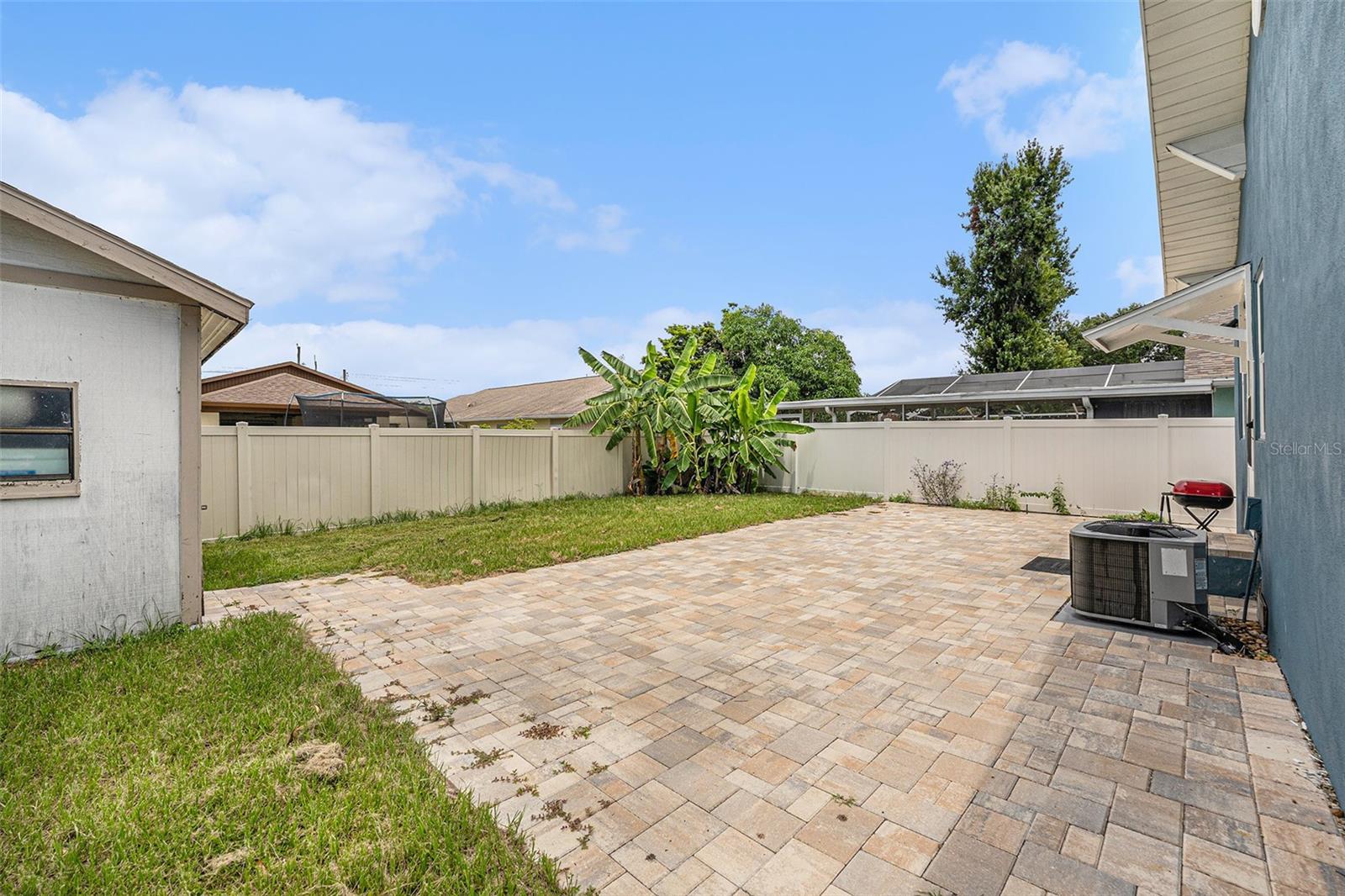 Listing photo id 32 for 7012 Hubert Avenue