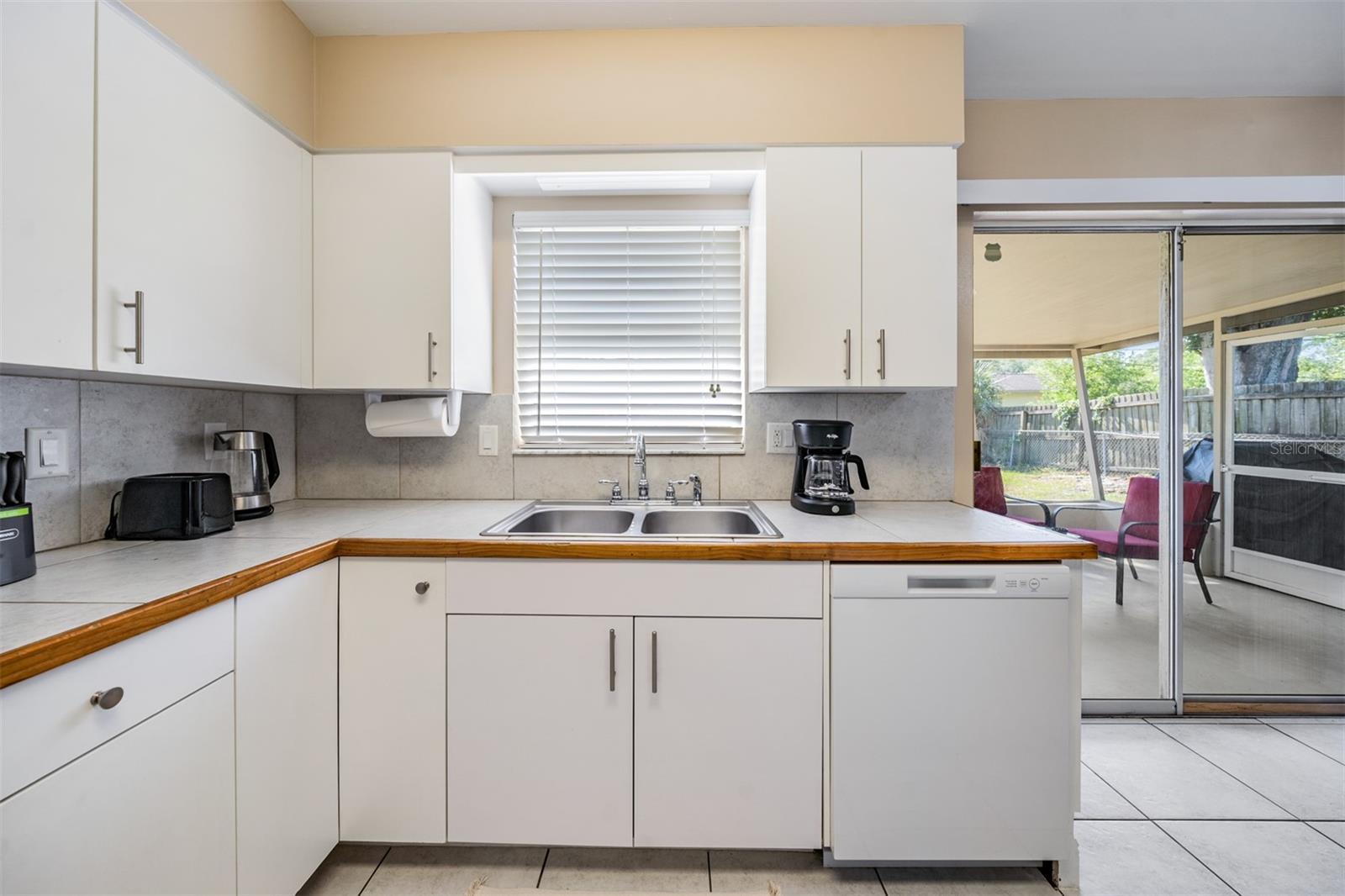 Image 15 of 31 For 1649 Gladys Street