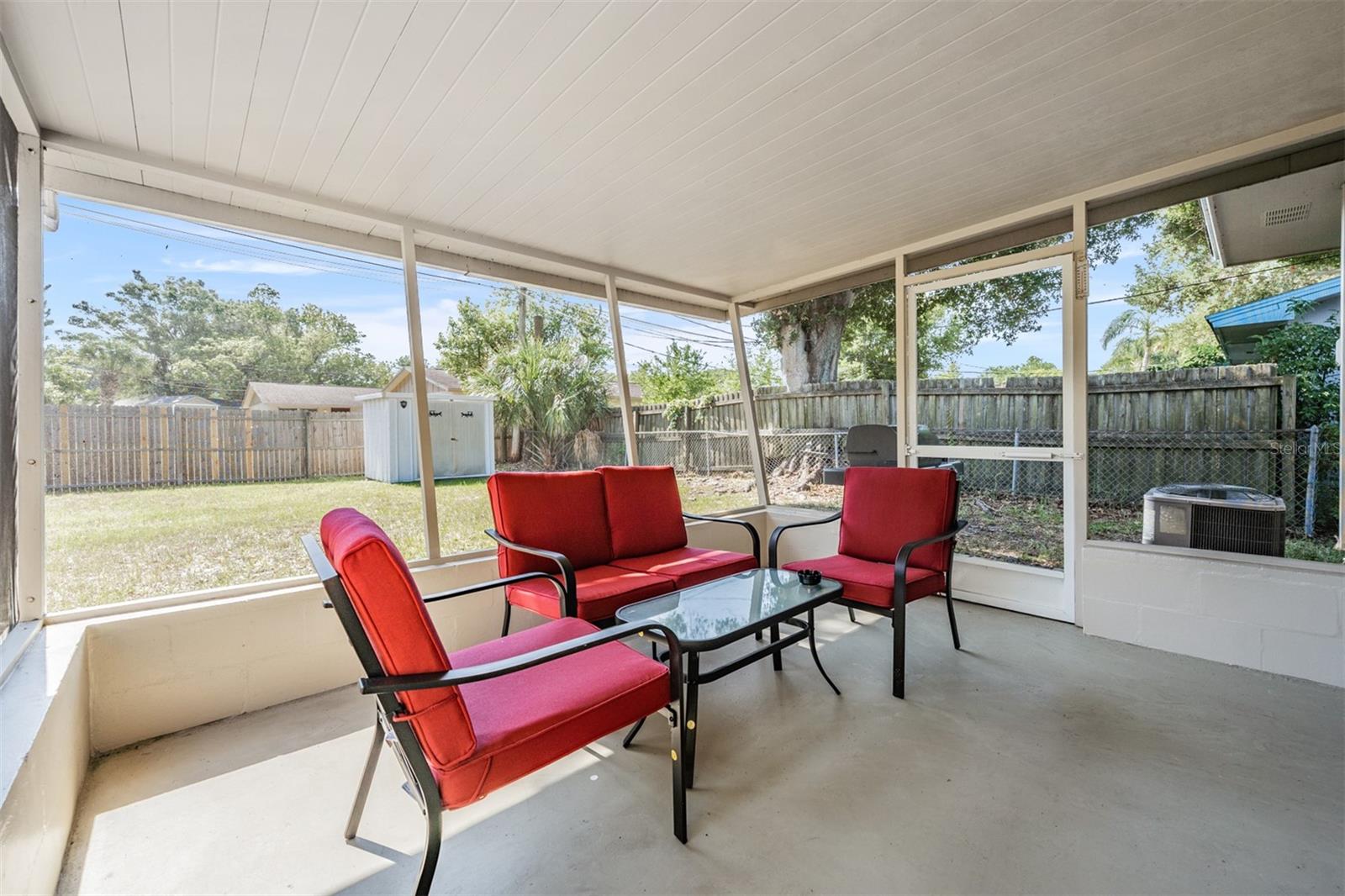 Image 23 of 31 For 1649 Gladys Street