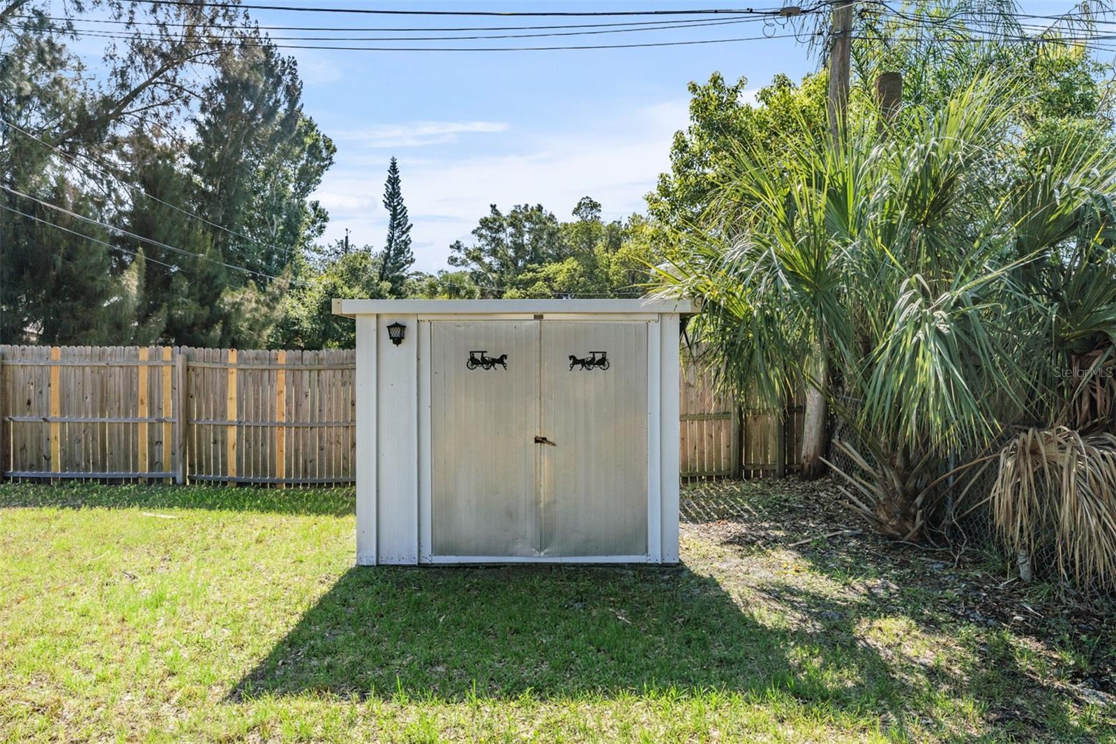 Image 26 of 31 For 1649 Gladys Street