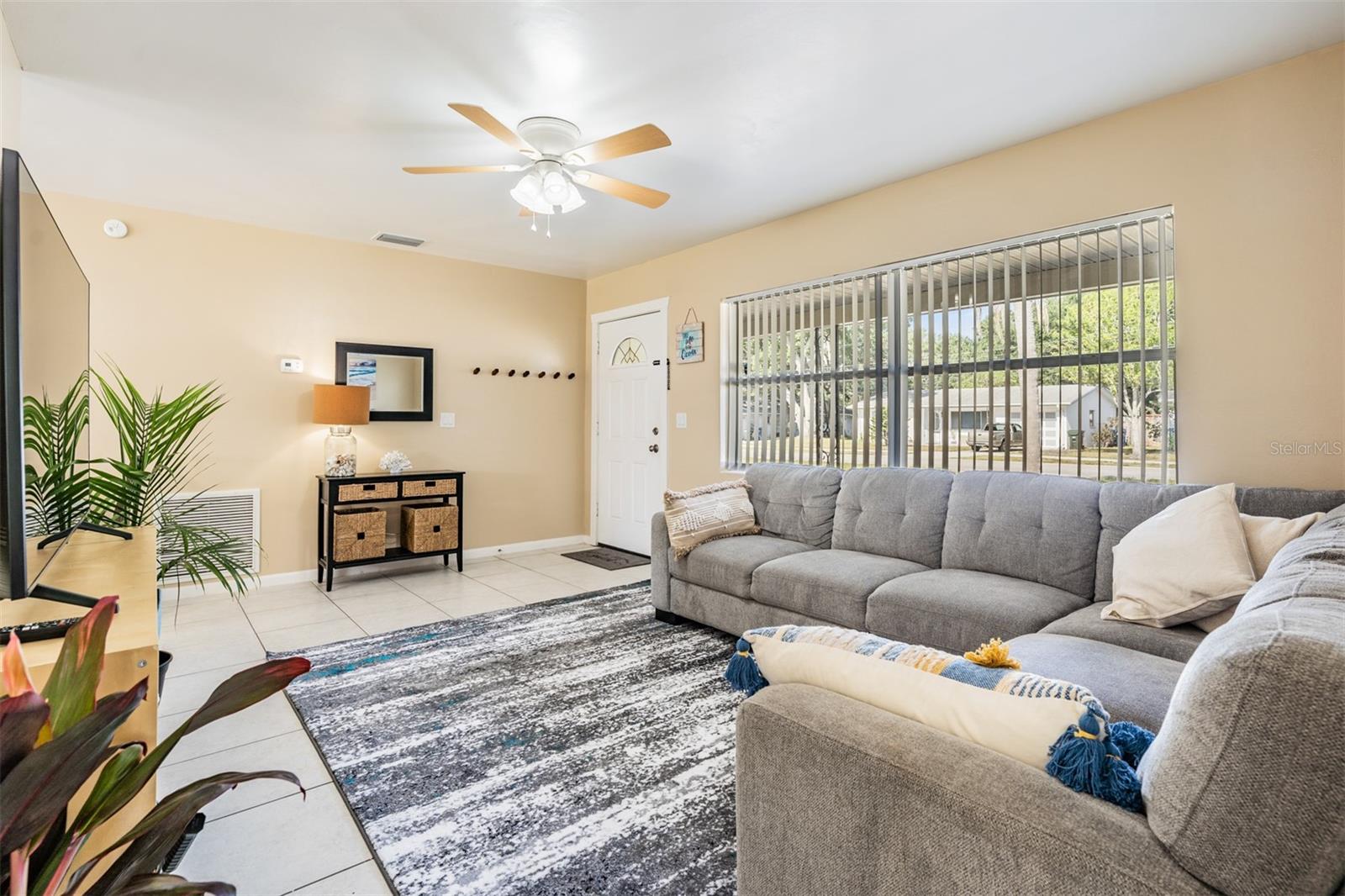 Image 5 of 31 For 1649 Gladys Street