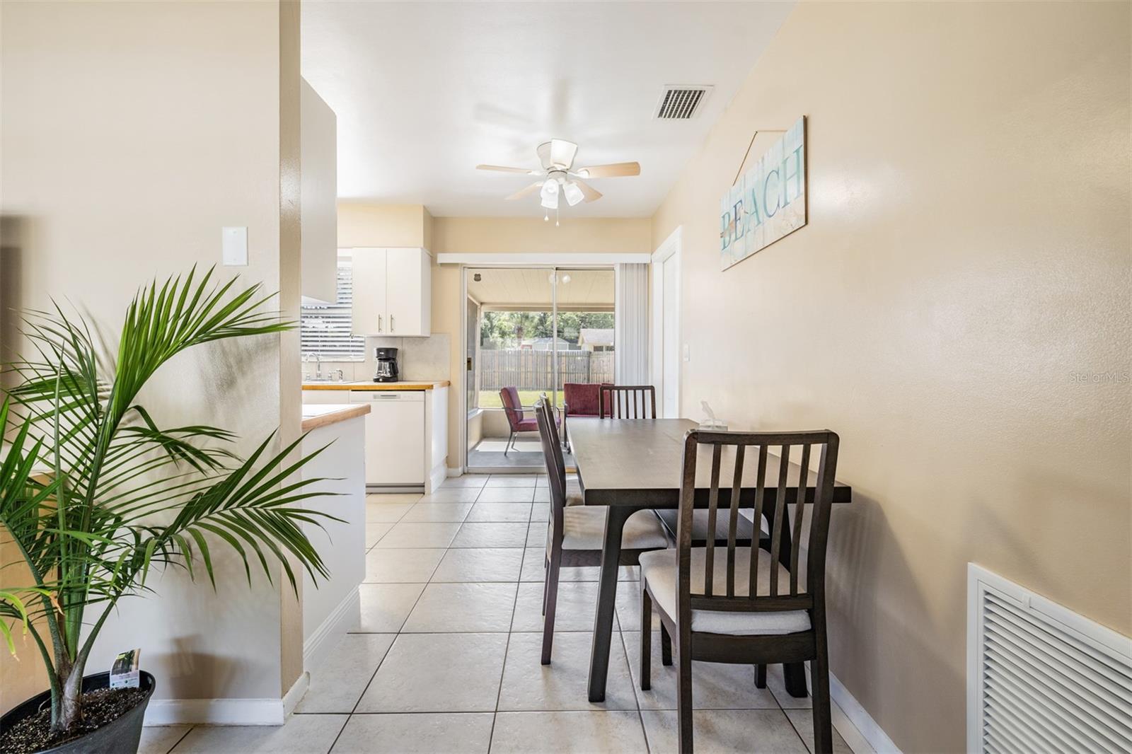 Image 8 of 31 For 1649 Gladys Street