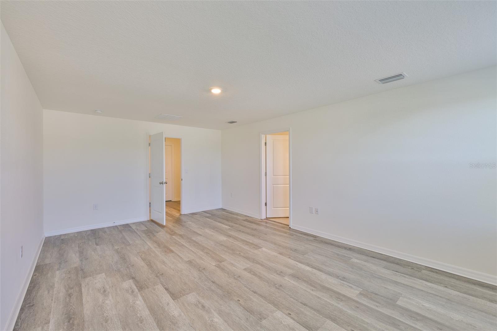 Image 23 of 42 For 12159 Kingsley Trail