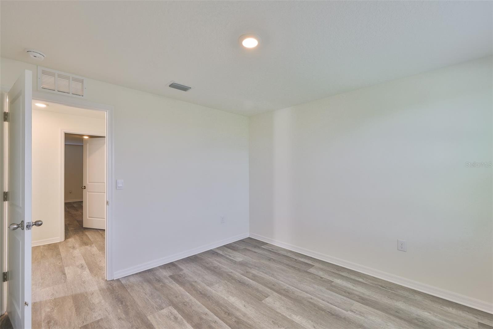 Image 32 of 42 For 12159 Kingsley Trail