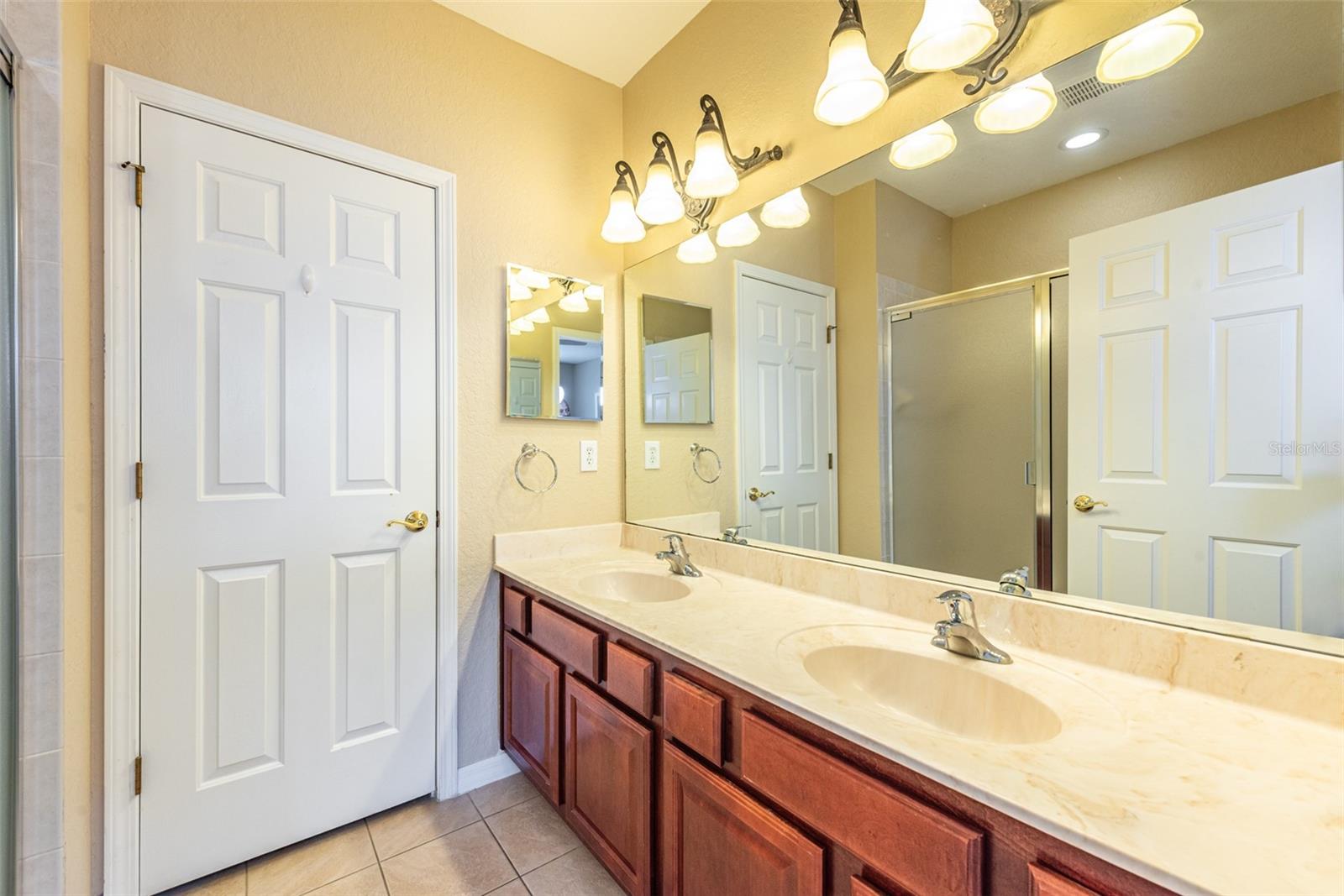 Image 12 of 21 For 1427 Summergate Drive