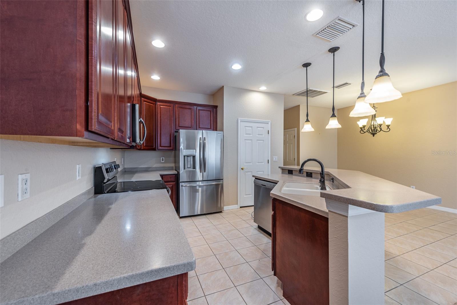 Image 6 of 21 For 1427 Summergate Drive