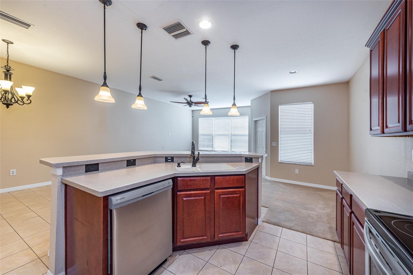 Image 7 of 21 For 1427 Summergate Drive