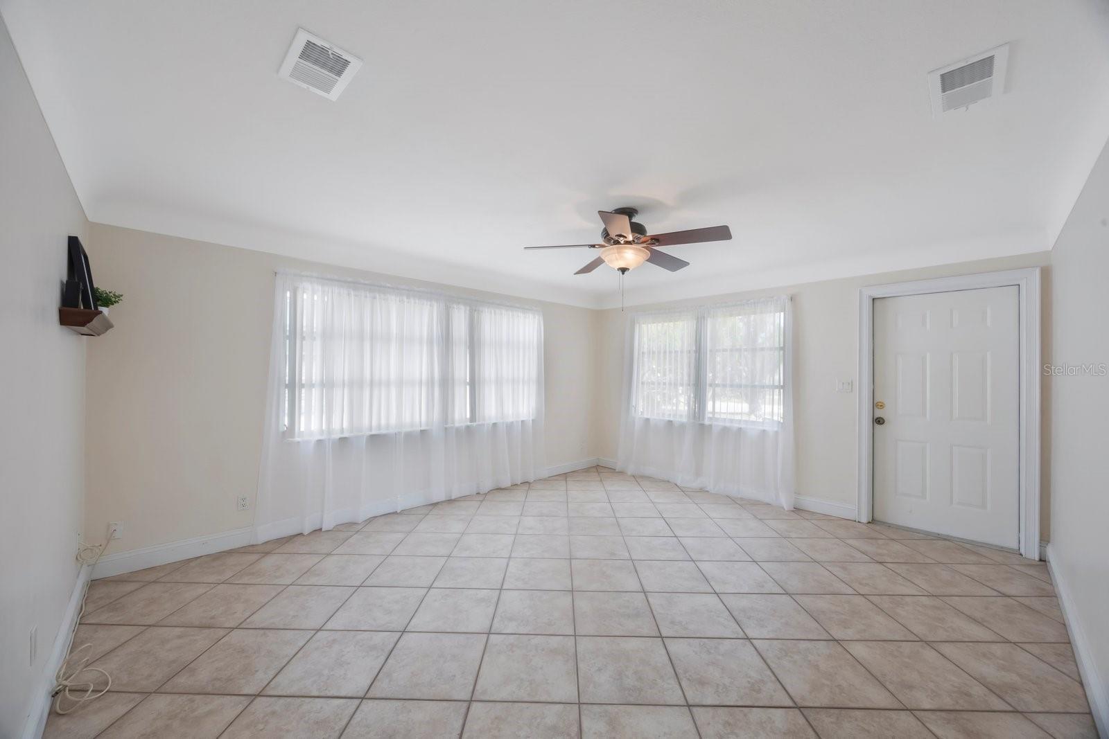 Image 4 of 33 For 722 86th Avenue N
