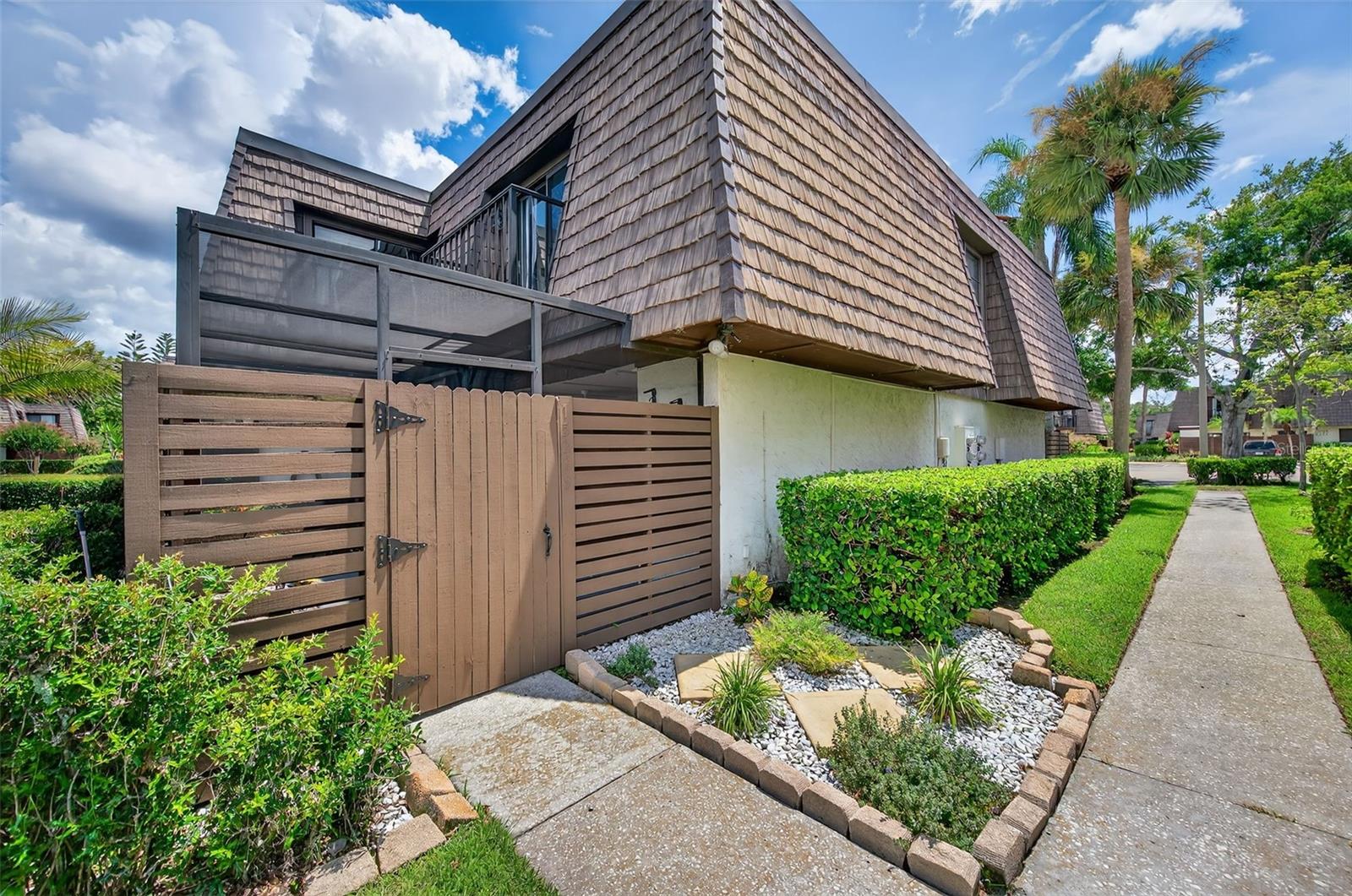 Image 4 of 61 For 15229 Pond Woods Drive