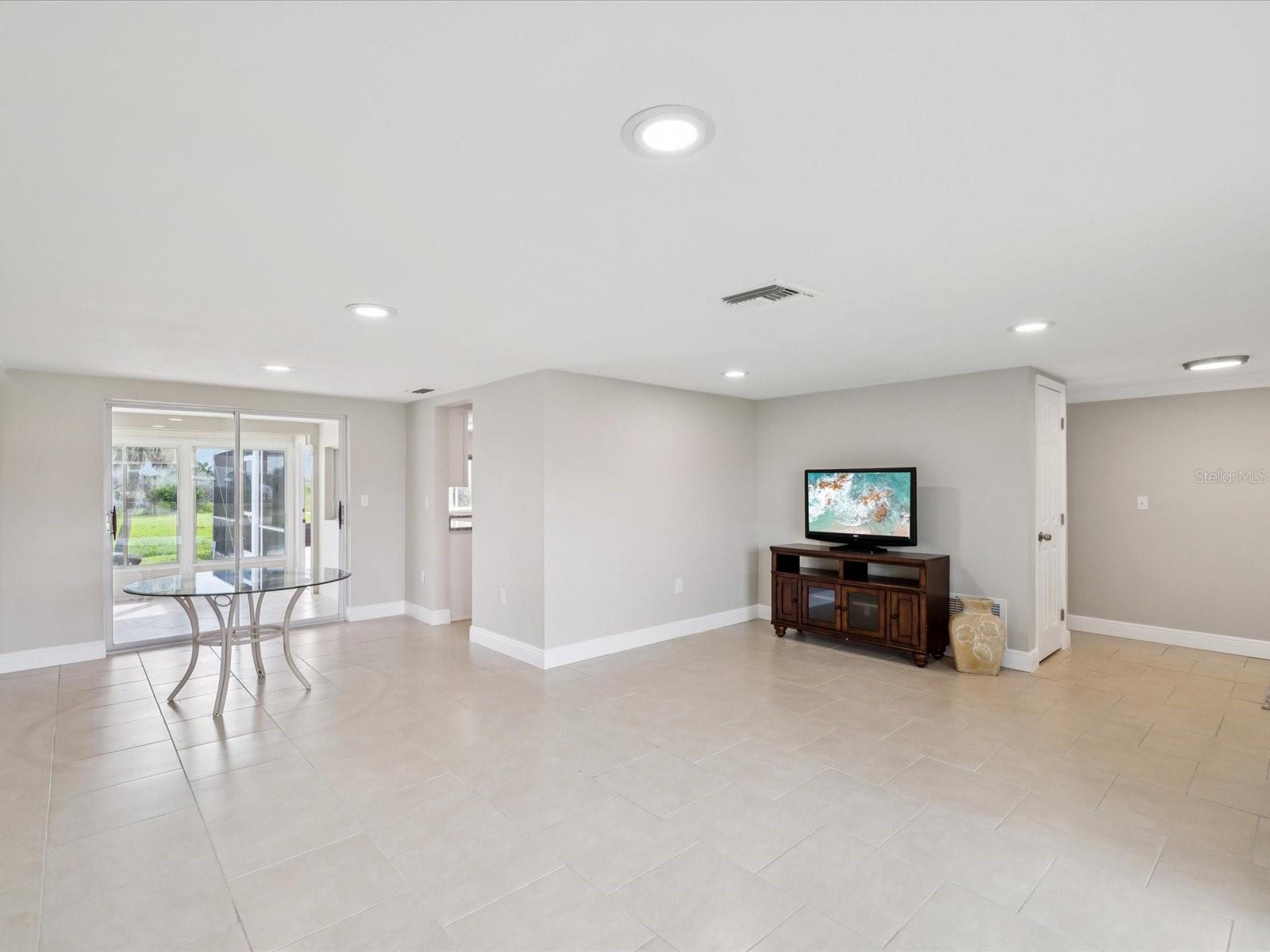 Listing photo id 0 for 3855 Topsail Trail