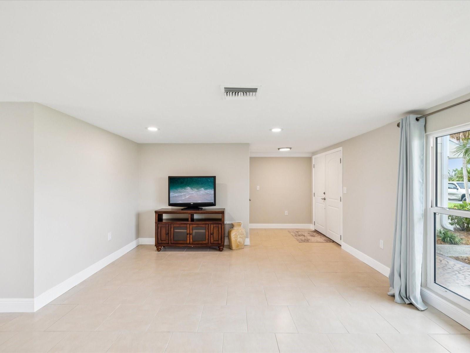 Listing photo id 2 for 3855 Topsail Trail