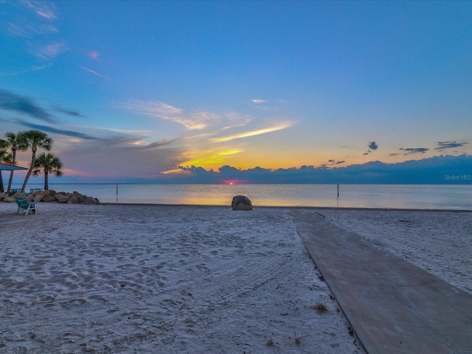 Listing photo id 41 for 3855 Topsail Trail