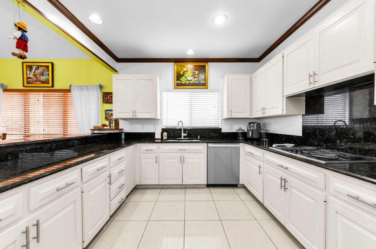 Image 14 of 59 For 10480 Longwood Drive