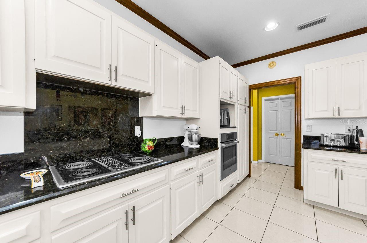 Image 16 of 59 For 10480 Longwood Drive