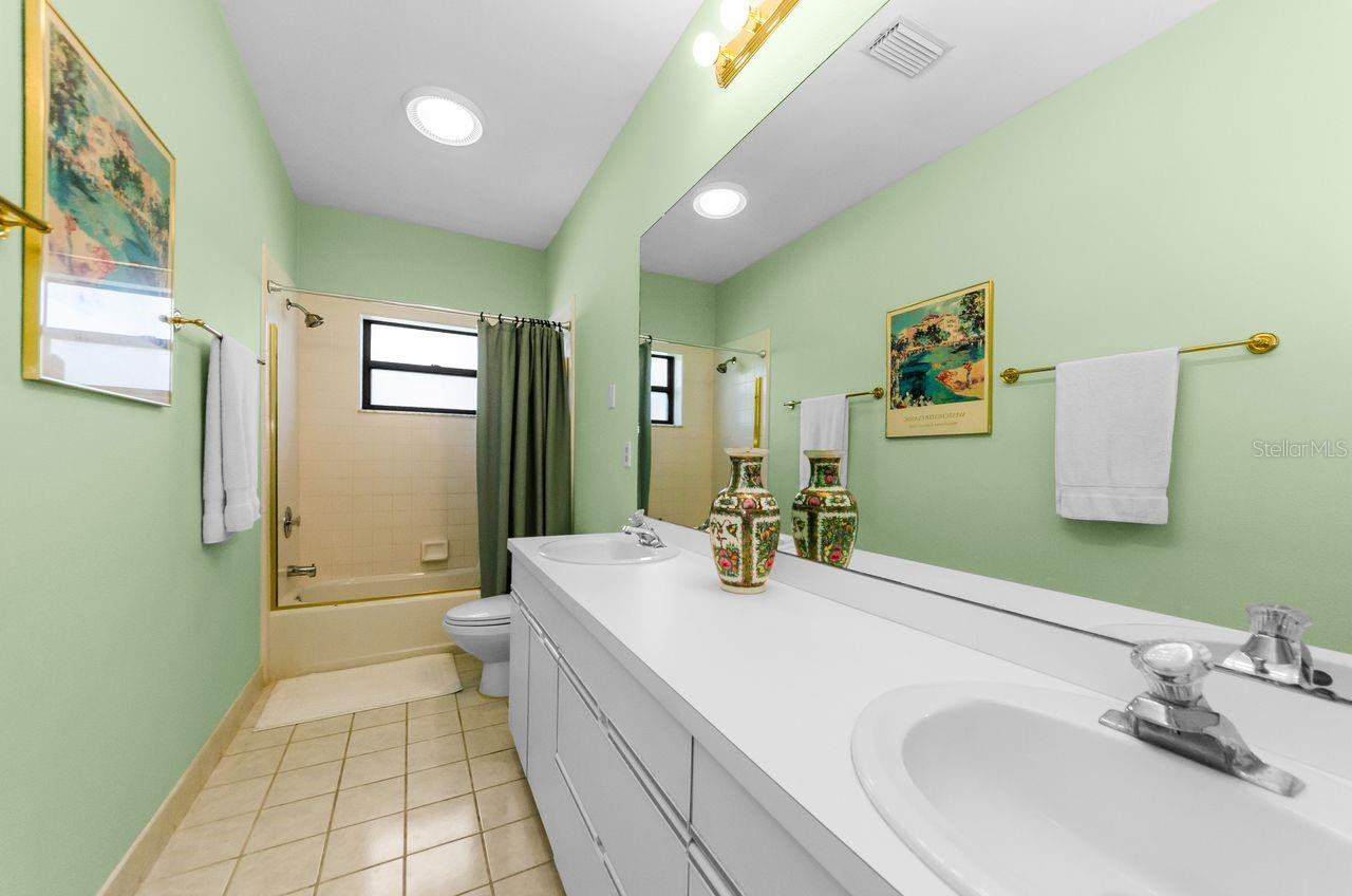 Image 34 of 59 For 10480 Longwood Drive
