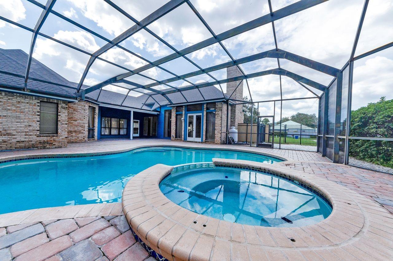 Image 41 of 59 For 10480 Longwood Drive