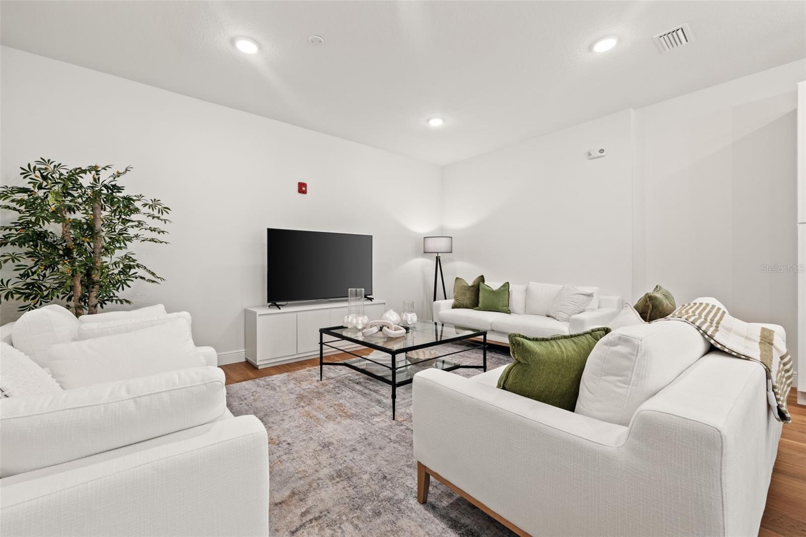 Image 41 of 57 For 600 3rd Avenue S 210