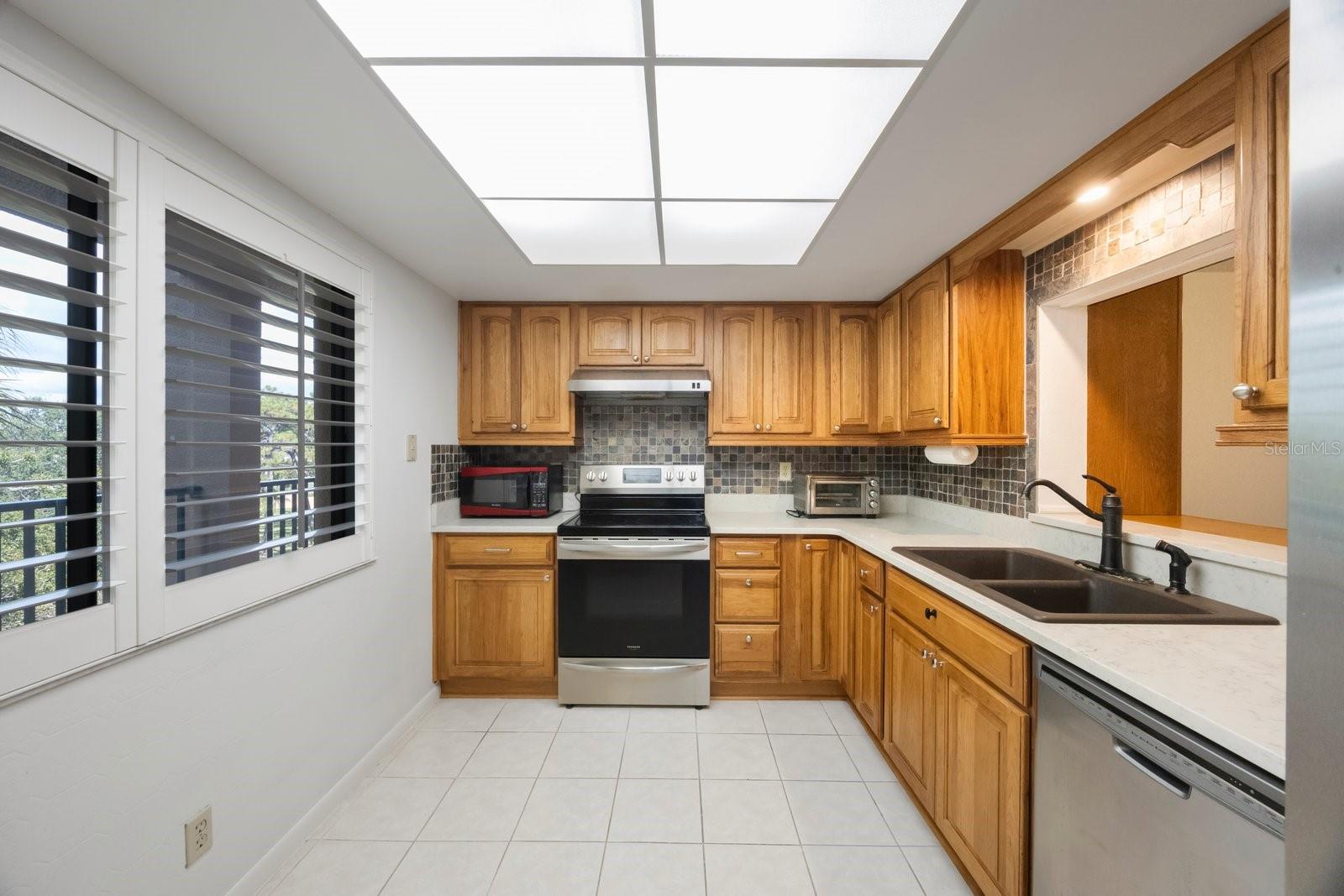 Image 5 of 48 For 3078 Eastland Boulevard 304