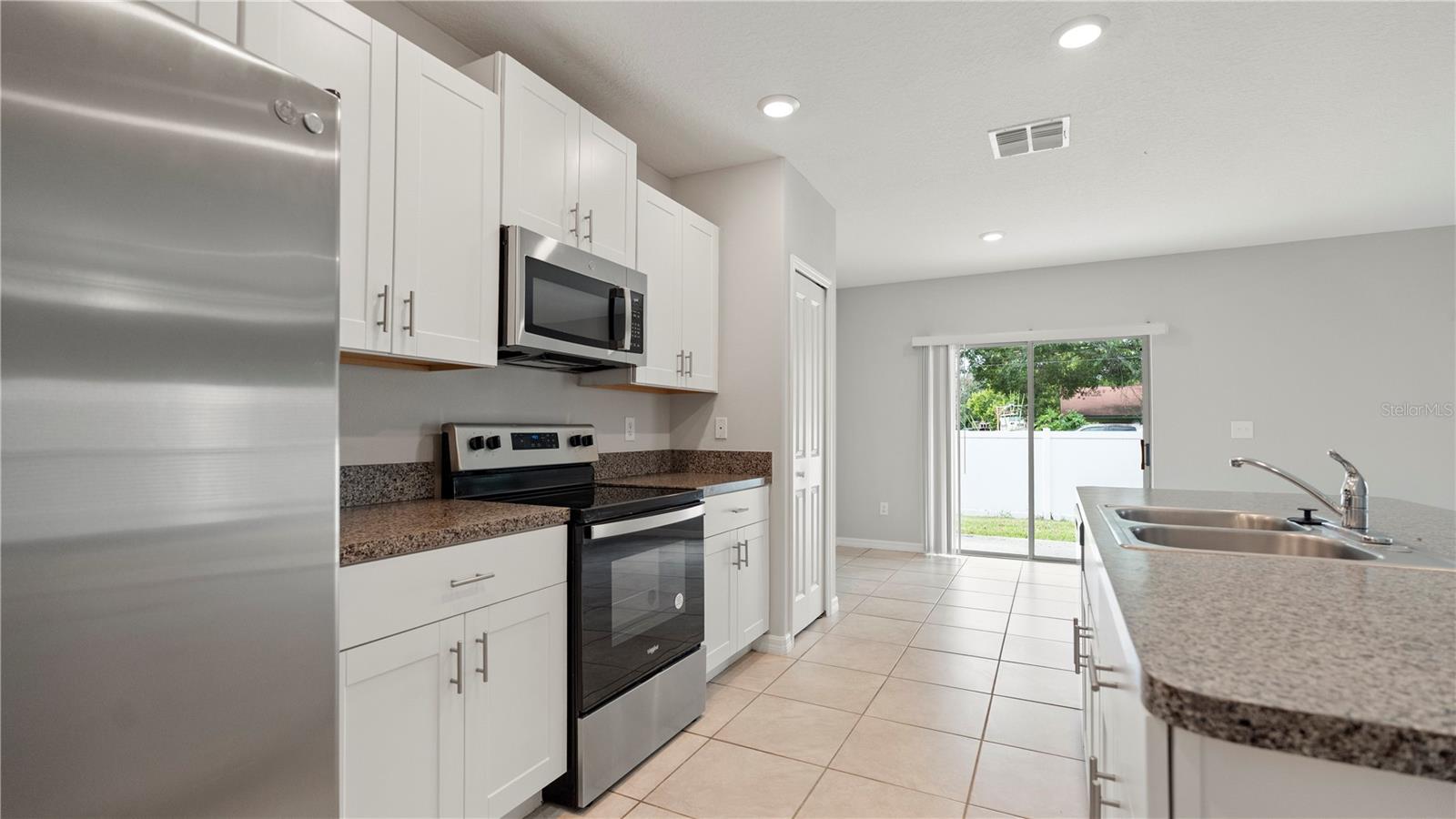 Image 13 of 47 For 7231 Spring Snowflake Avenue