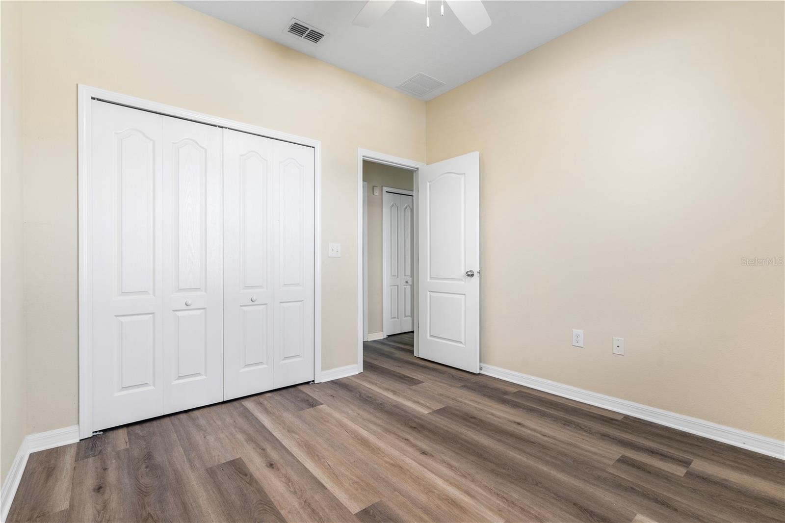 Image 17 of 45 For 912 Meadow Glade Drive
