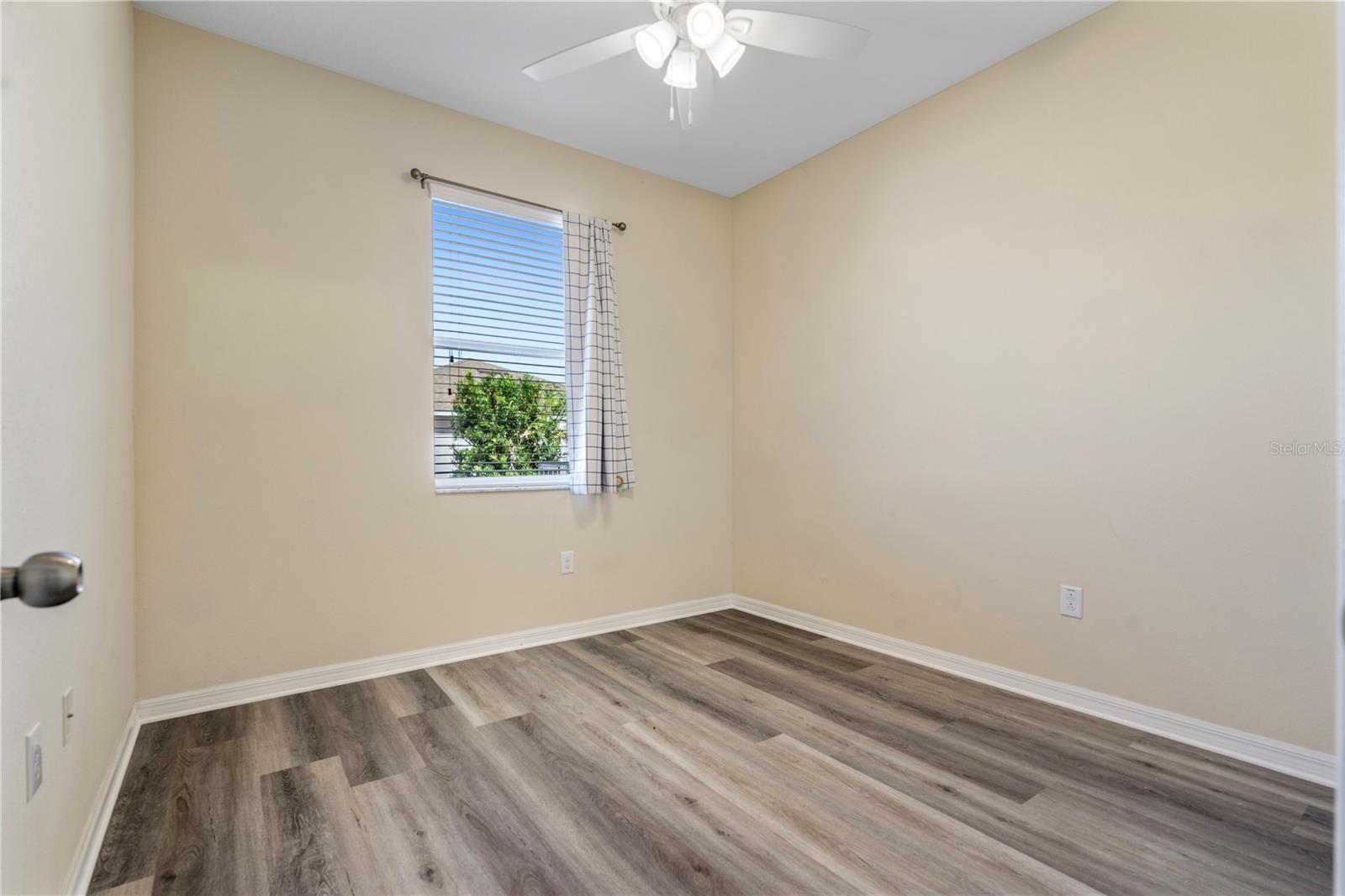 Image 25 of 45 For 912 Meadow Glade Drive