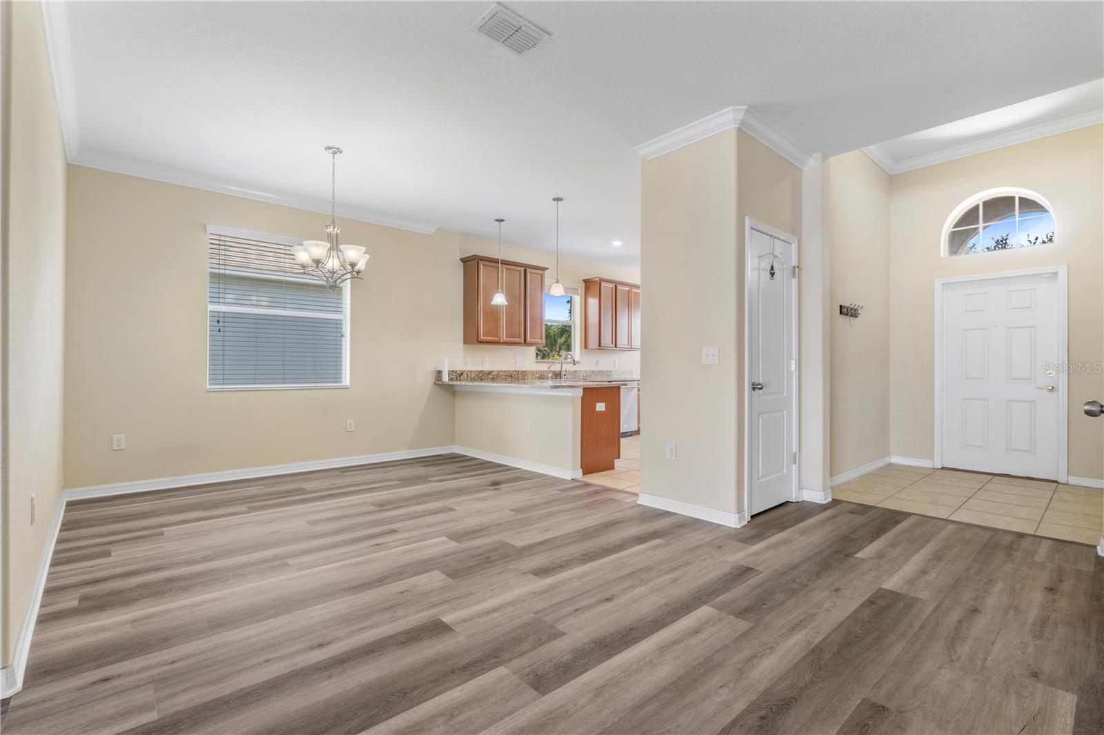 Image 28 of 45 For 912 Meadow Glade Drive