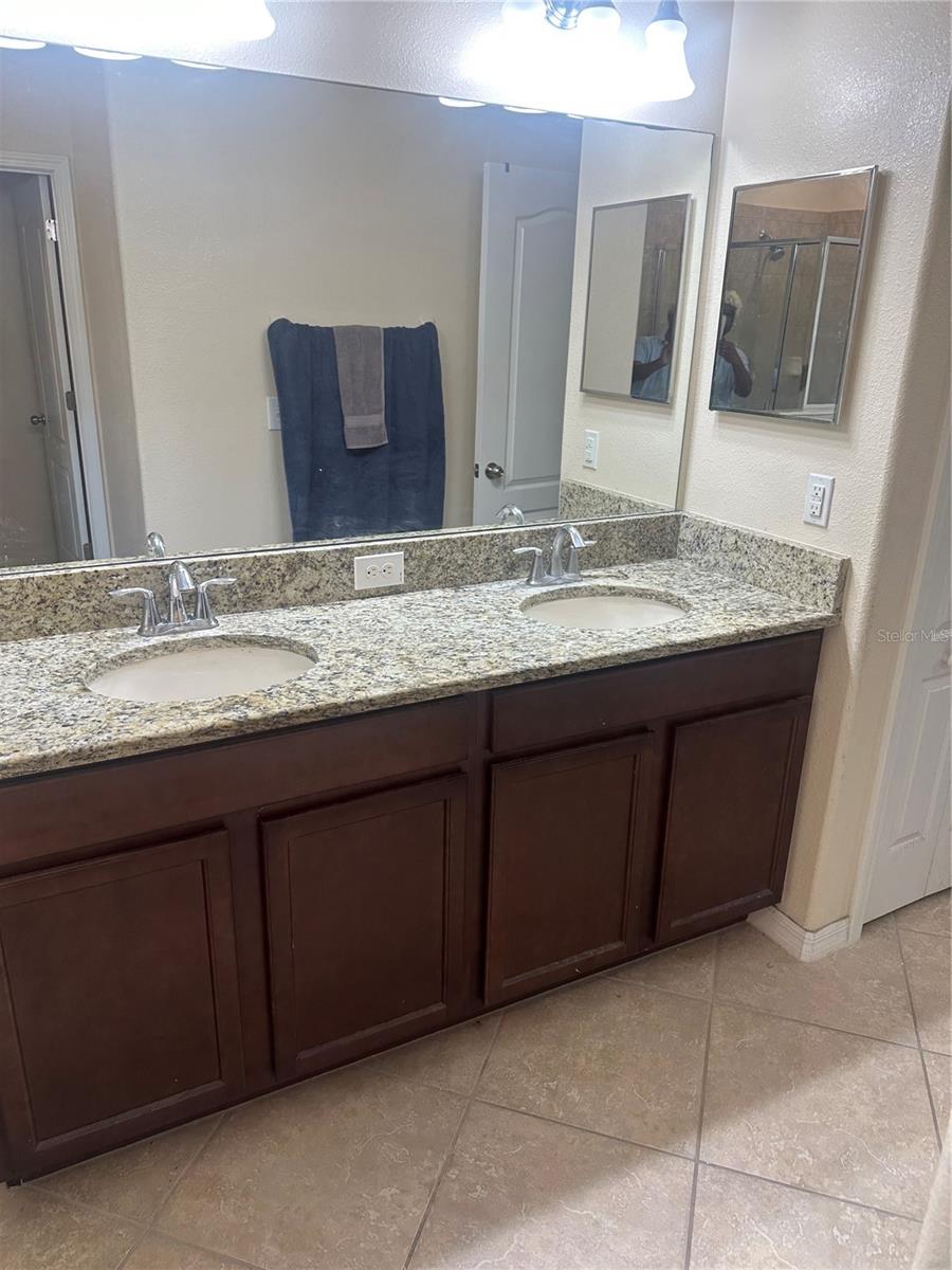Image 4 of 45 For 912 Meadow Glade Drive