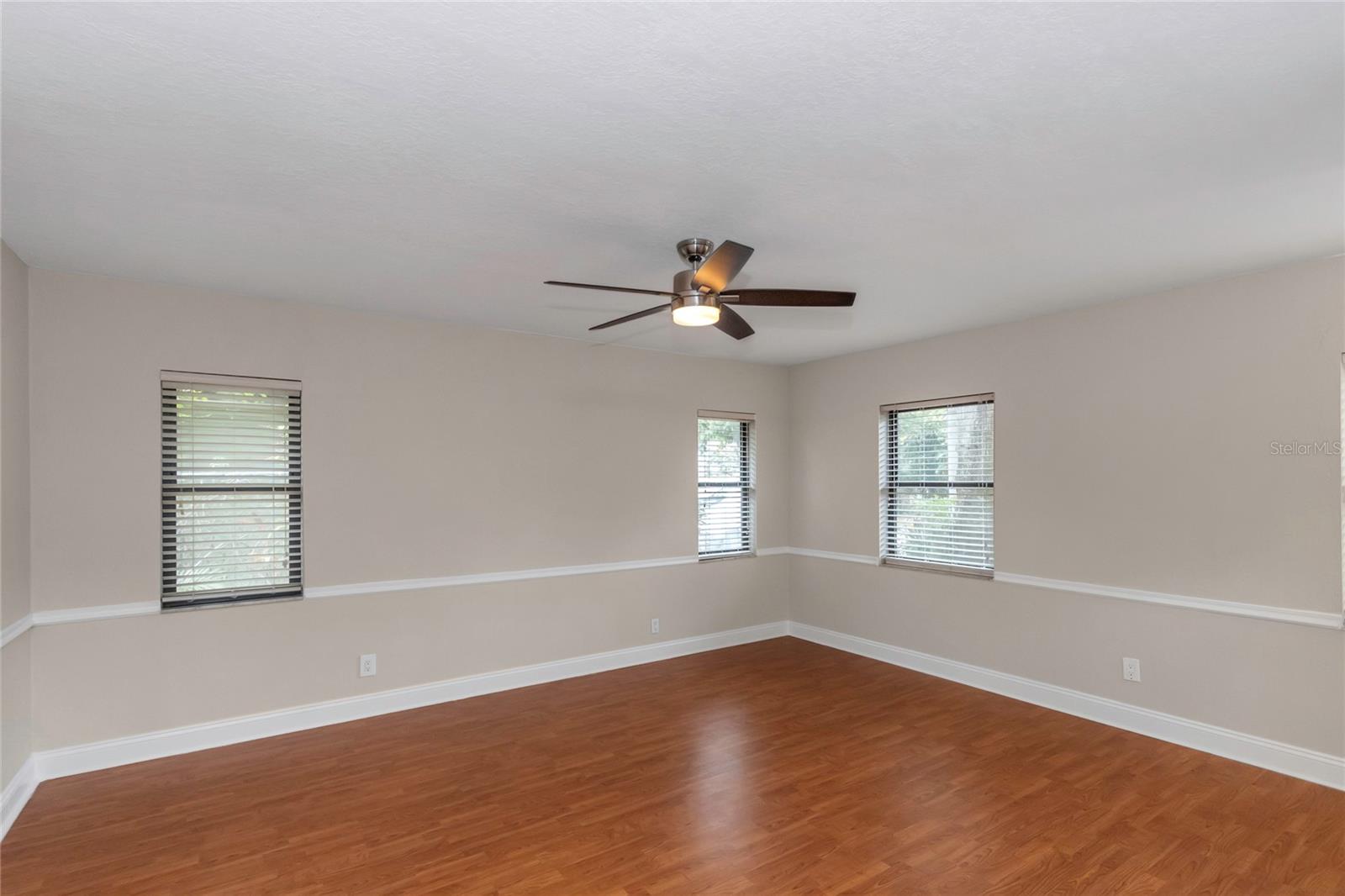 Listing photo id 8 for 5312 Russell Street