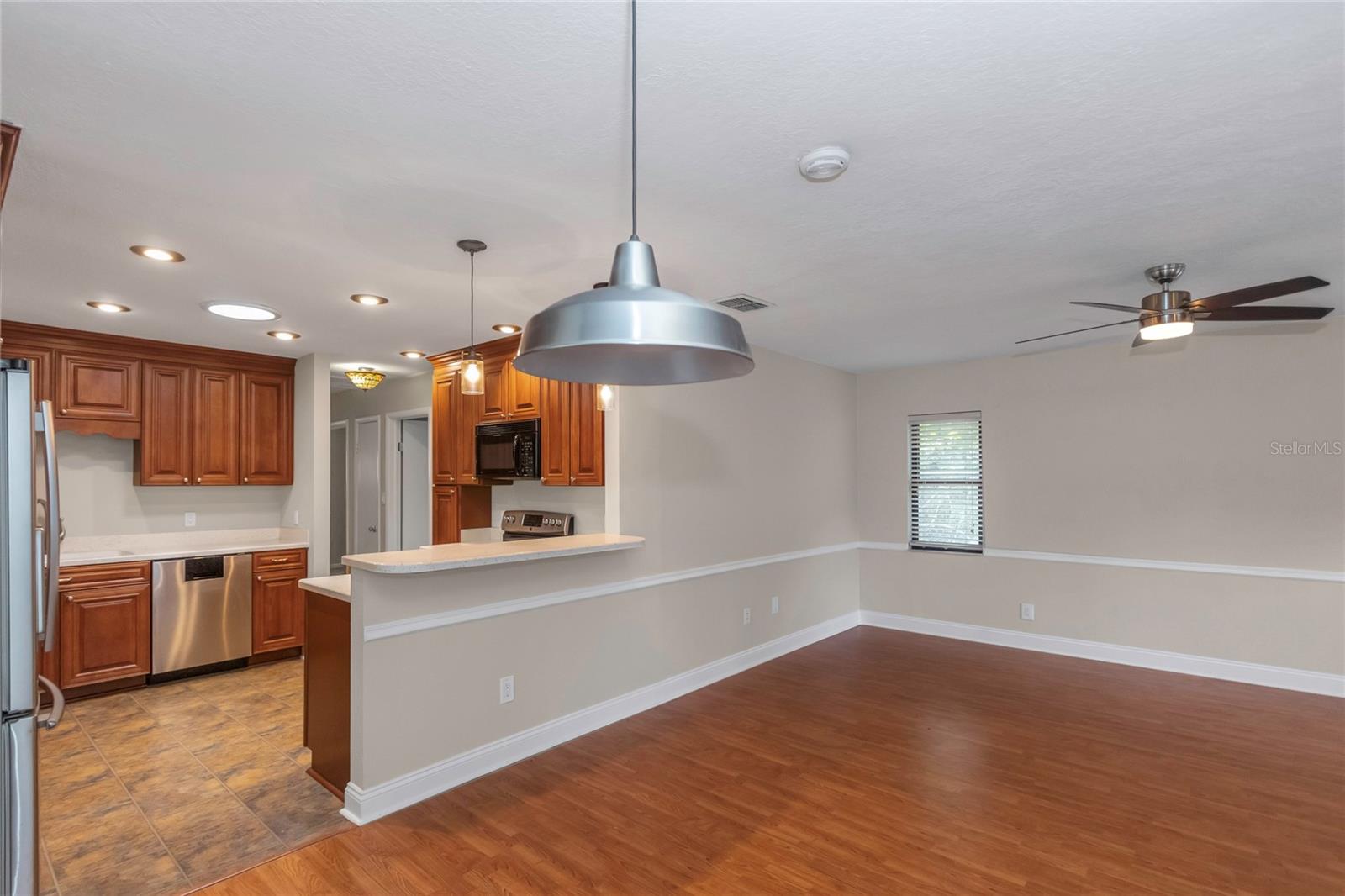 Listing photo id 11 for 5312 Russell Street