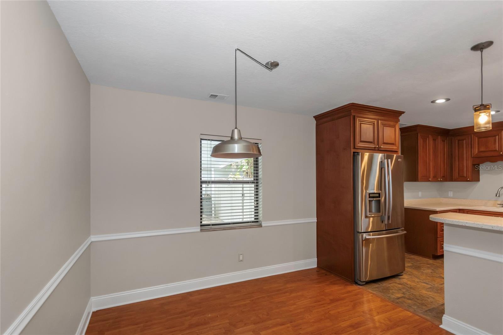 Listing photo id 12 for 5312 Russell Street