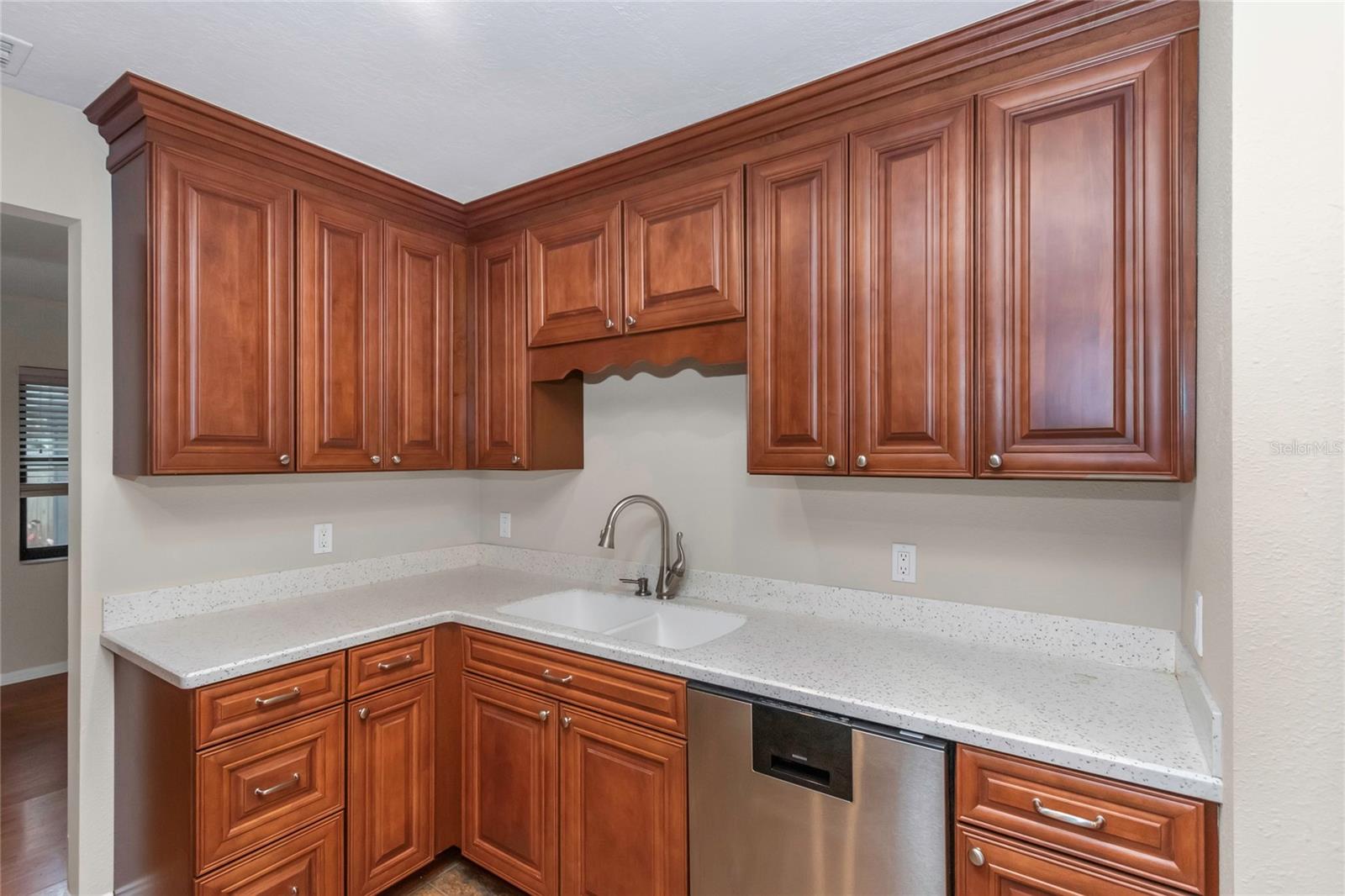 Listing photo id 14 for 5312 Russell Street